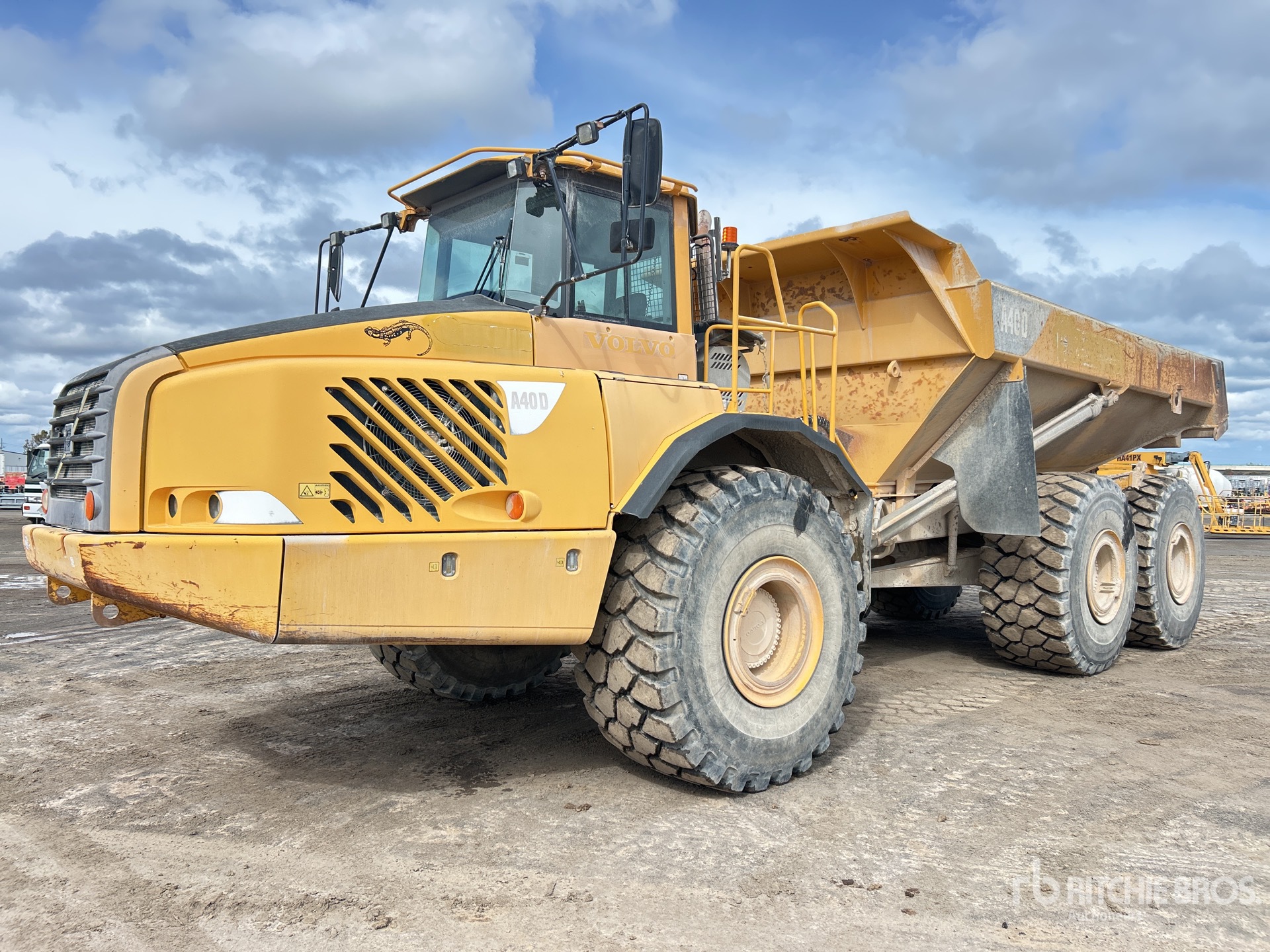 General Appearance with Bild, Ecke vorne links