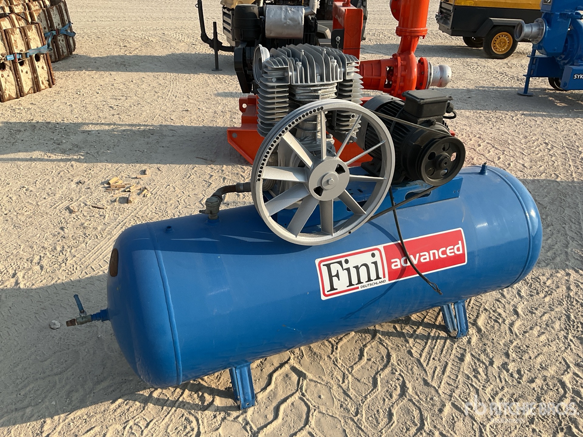 Aspect général with Image, coin avant droit