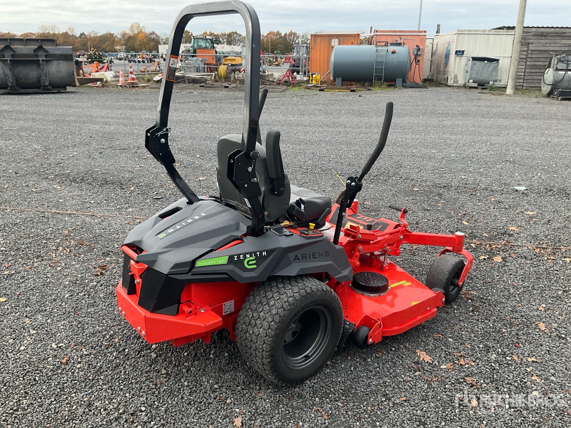 Aspect général with Image, coin arrière droit