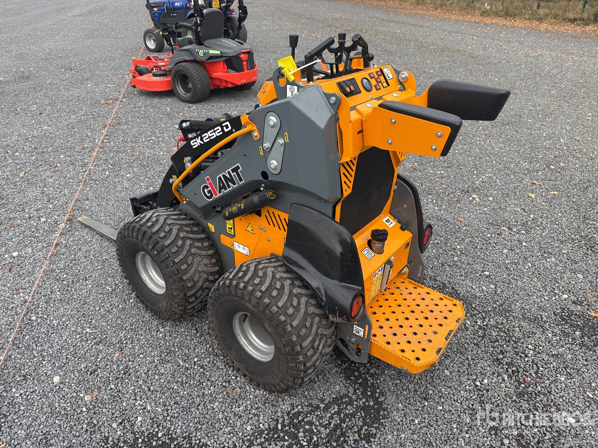 General Appearance with Bild, Ecke hinten links