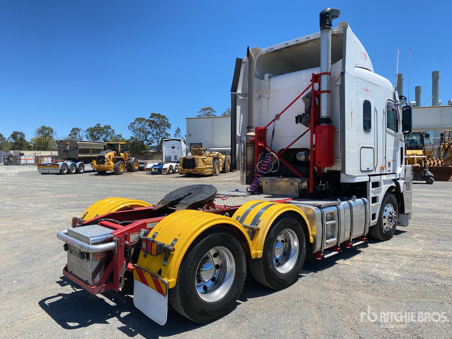 General Appearance with Foto, angolo posteriore sinistro