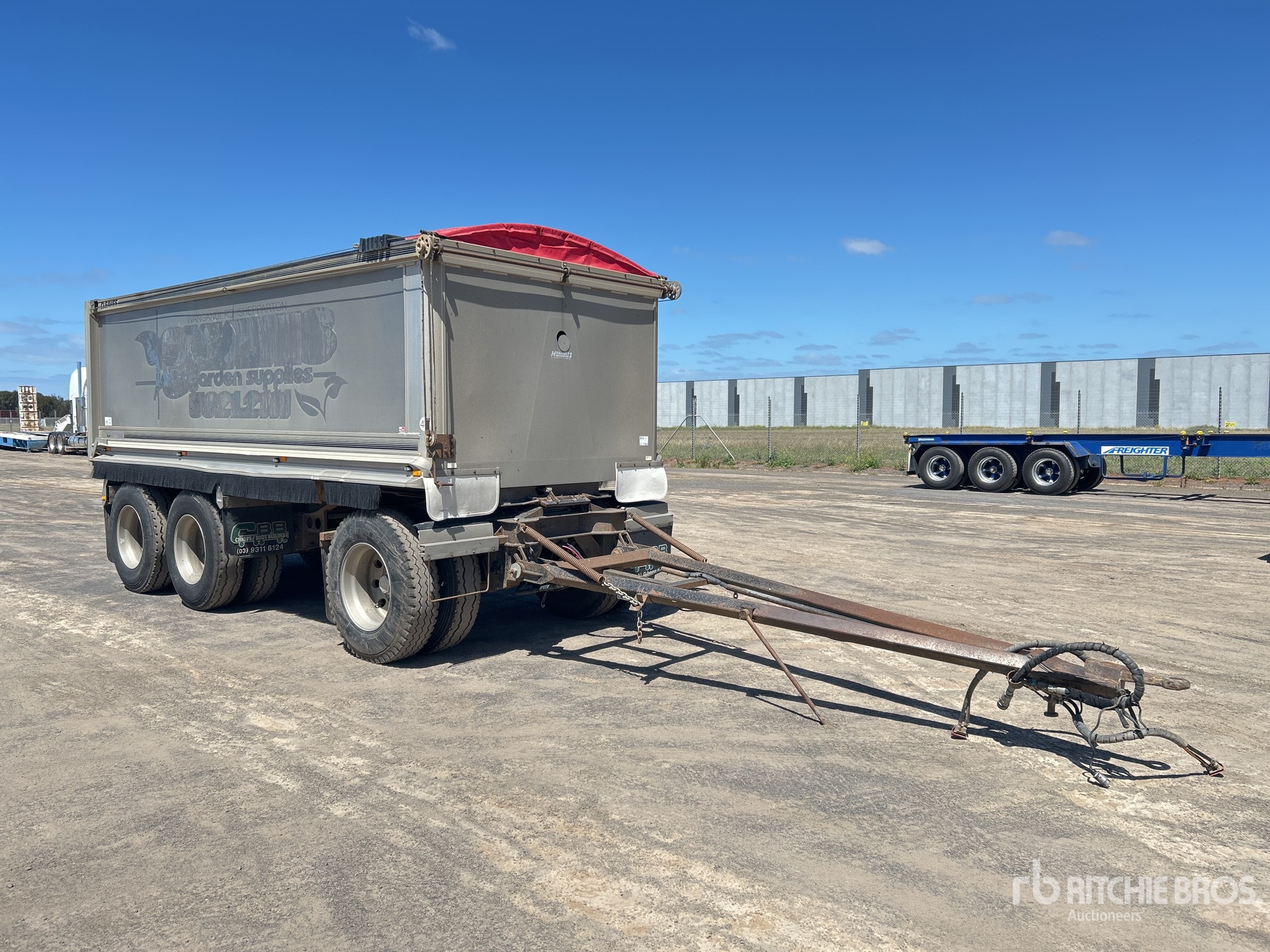 General Appearance with Foto, angolo anteriore sinistro