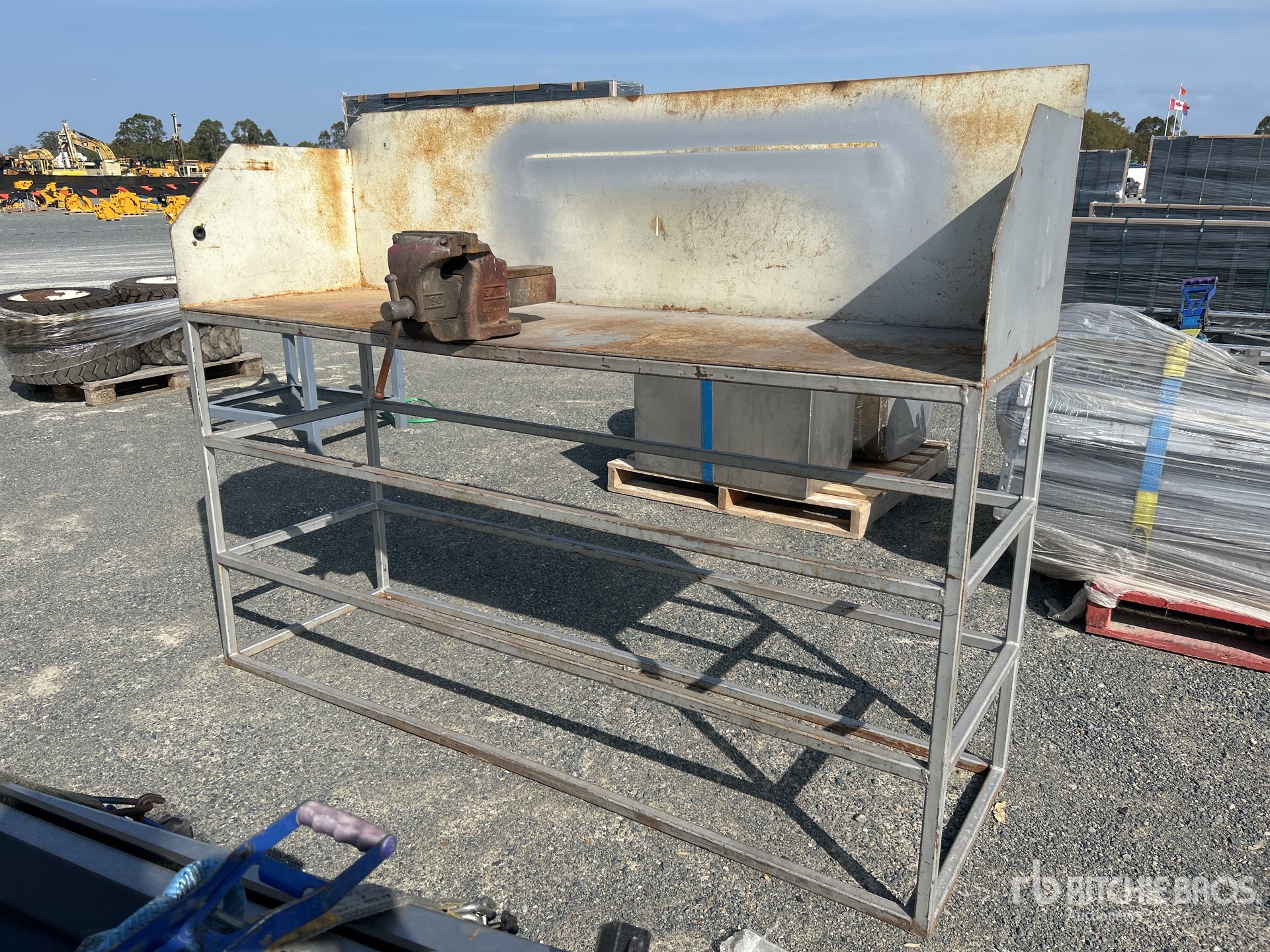 General Appearance with Image, coin avant gauche