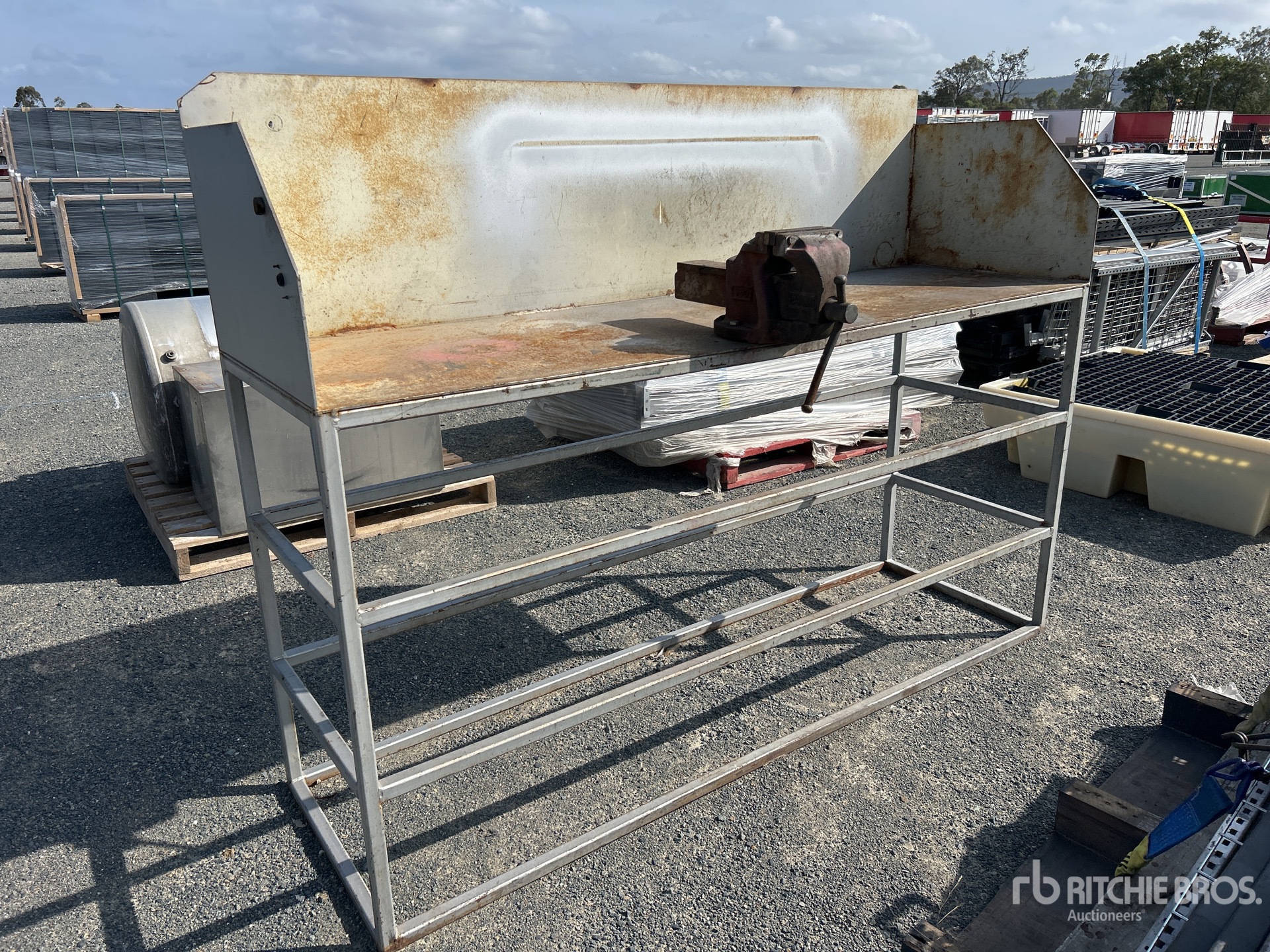 General Appearance with Image, coin avant droit