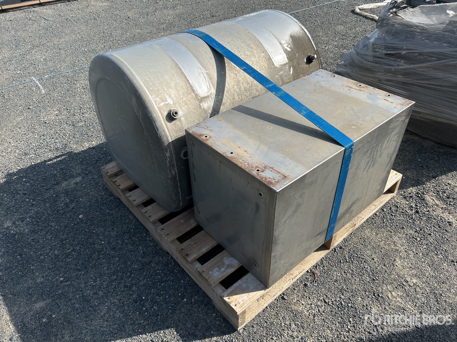 General Appearance with Foto, angolo posteriore sinistro