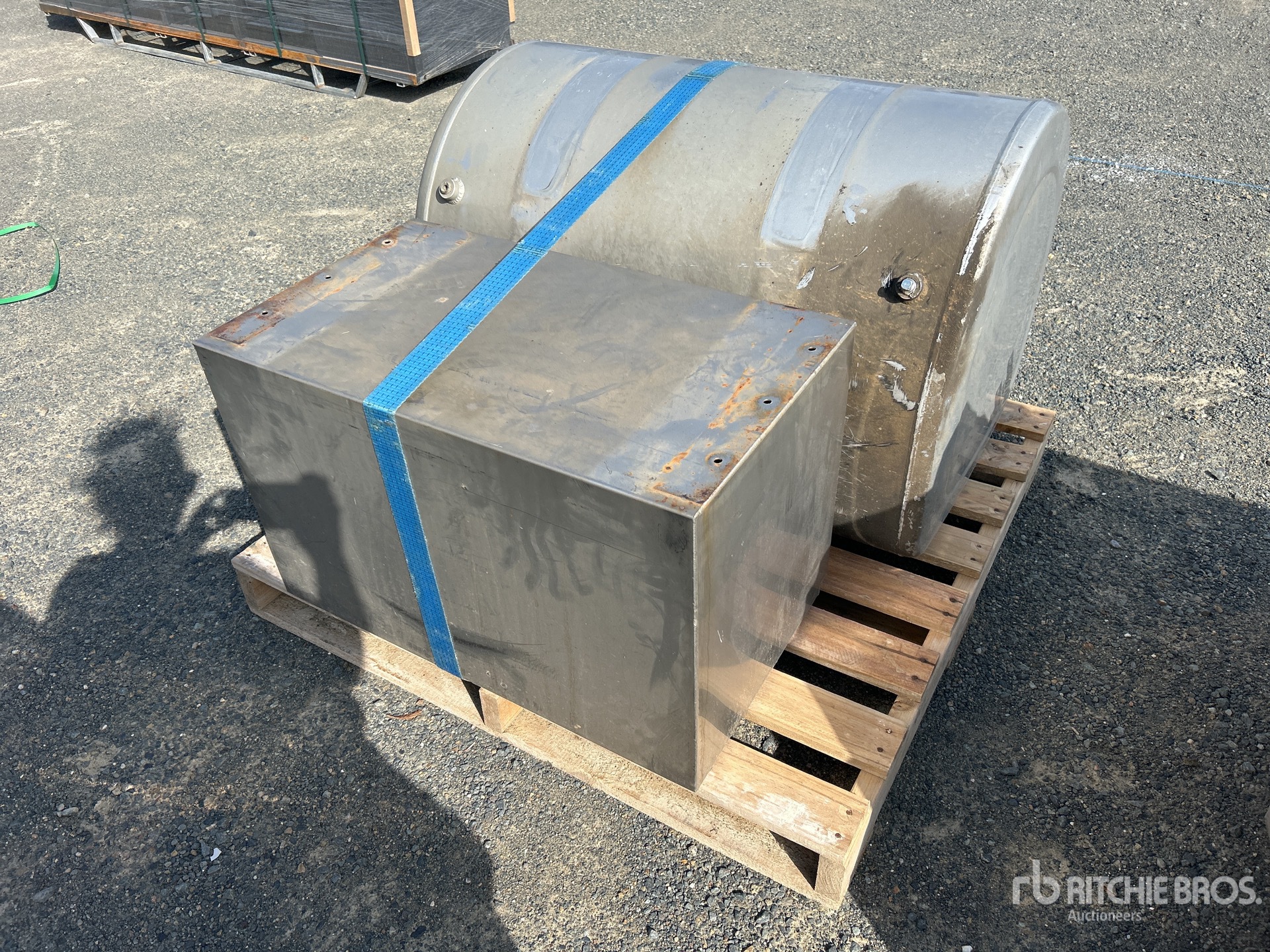 General Appearance with Foto, angolo anteriore sinistro