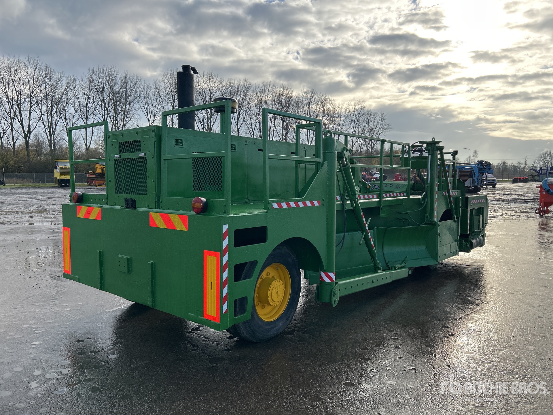 General Appearance with Picture, Right Rear Corner