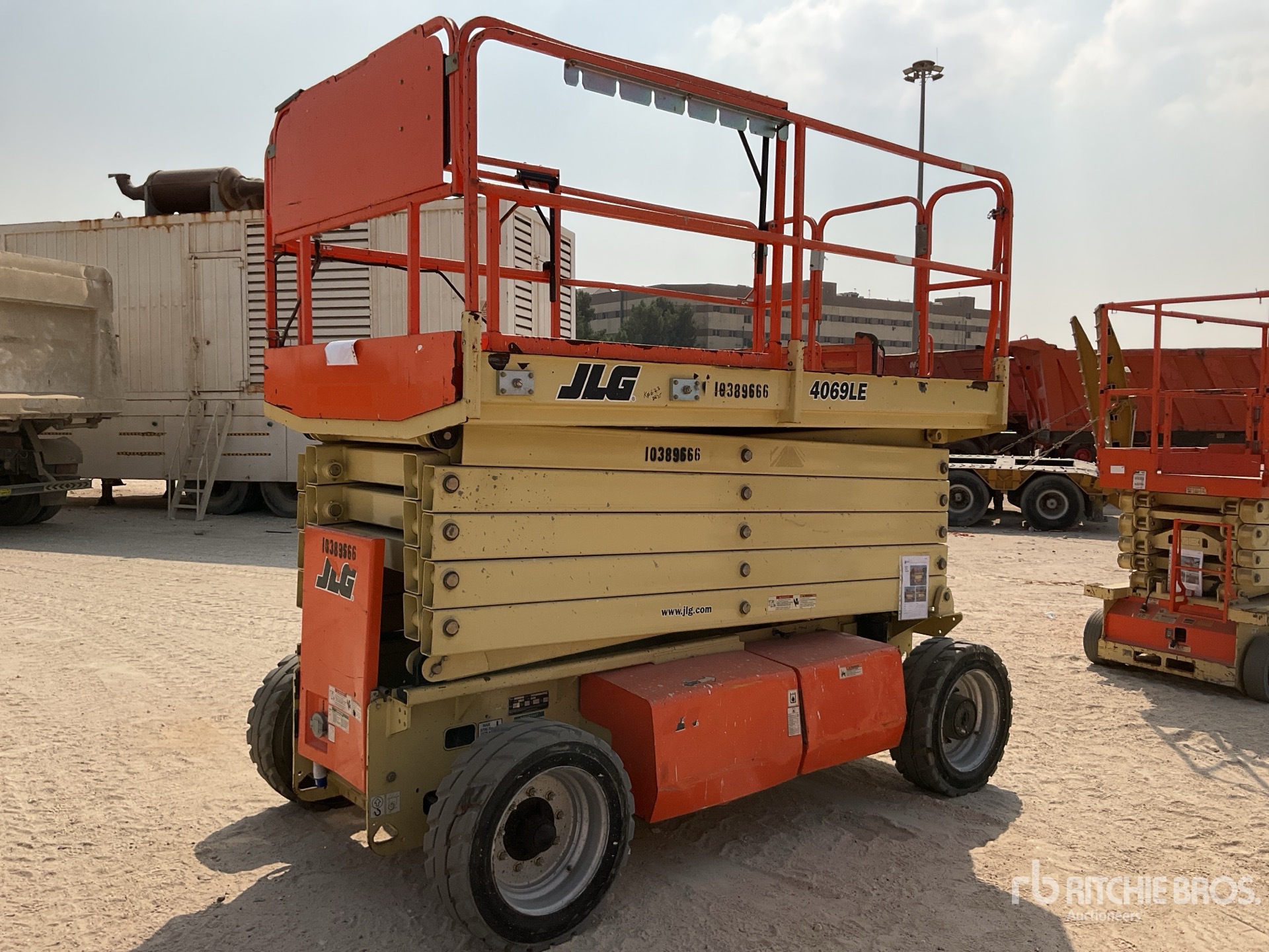 General Appearance with Image, coin avant droit