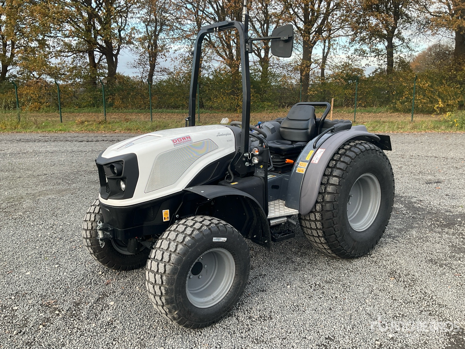 General Appearance with Bild, Ecke vorne links