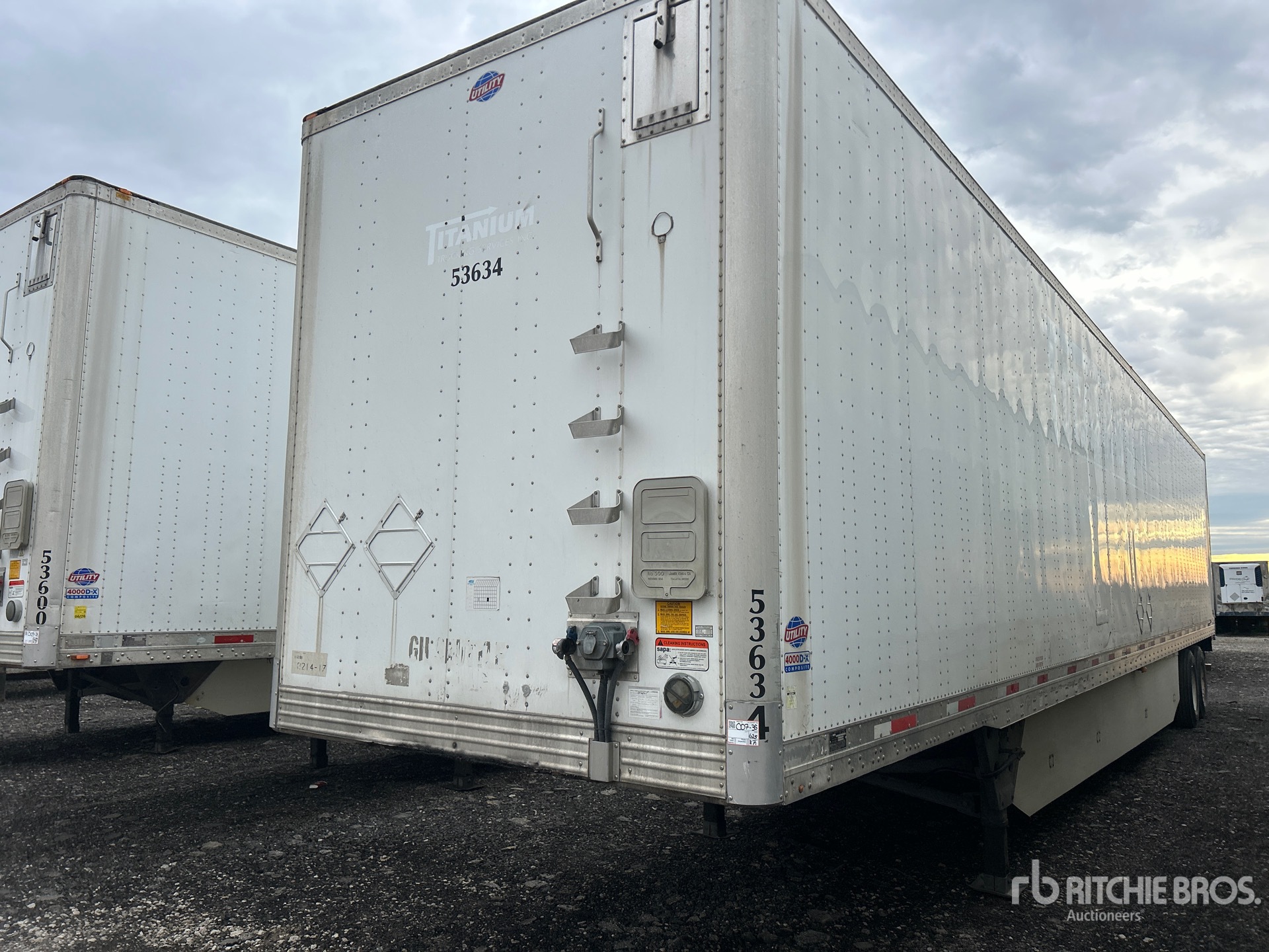 General Appearance with Bild, Ecke vorne links