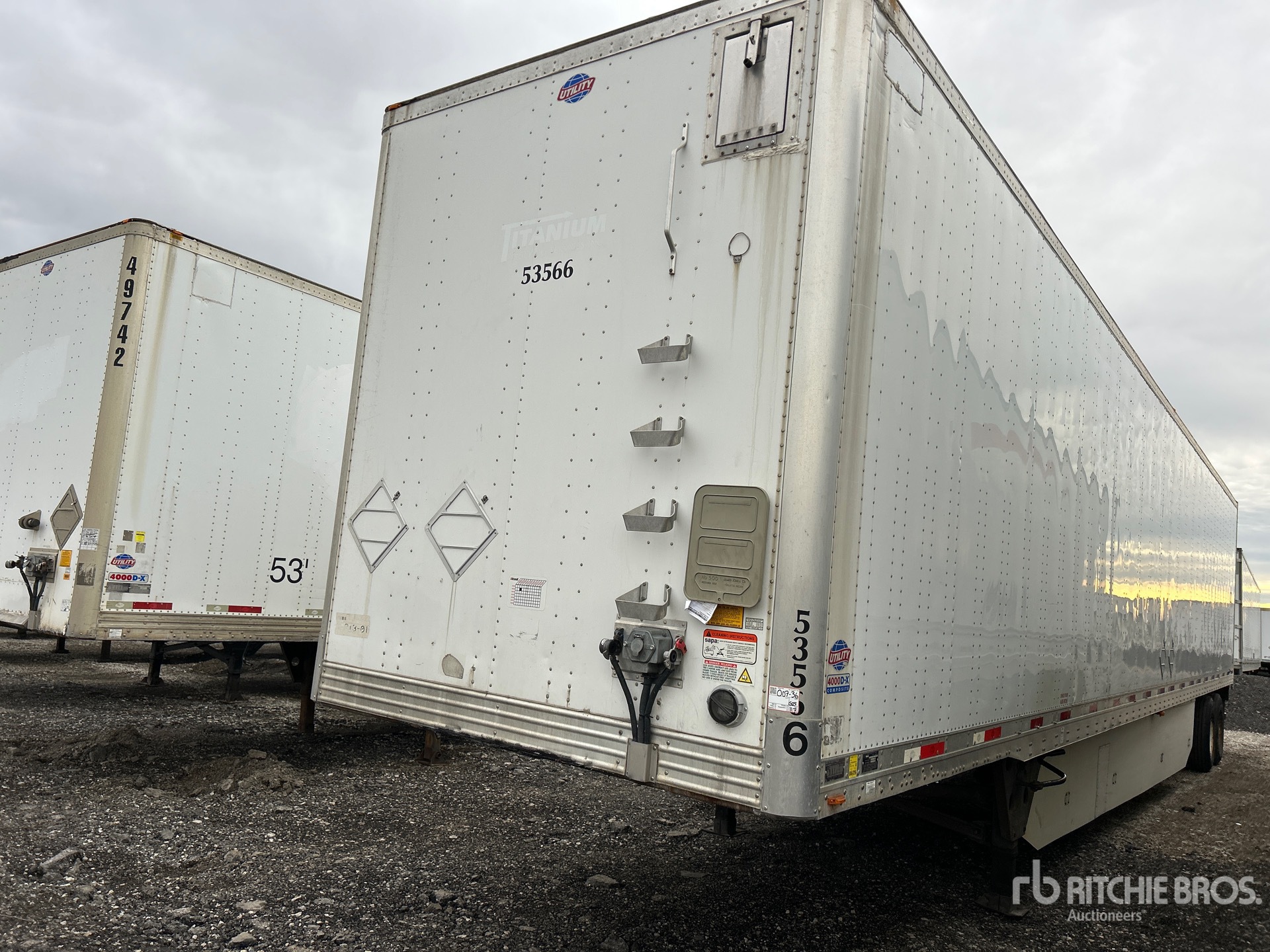 General Appearance with Bild, Ecke vorne links