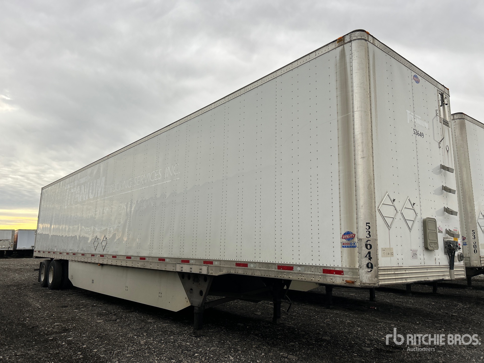 General Appearance with Bild, Ecke vorne rechts