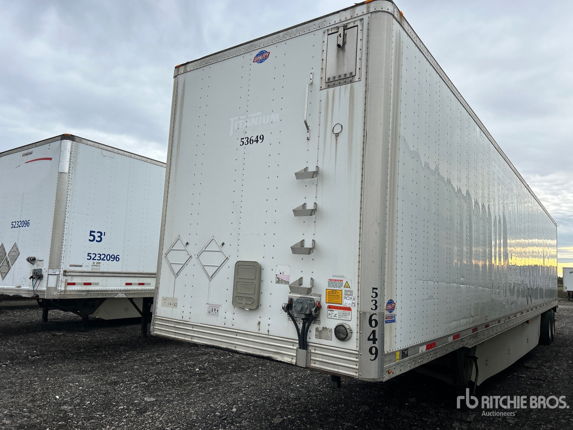 General Appearance with Bild, Ecke vorne links