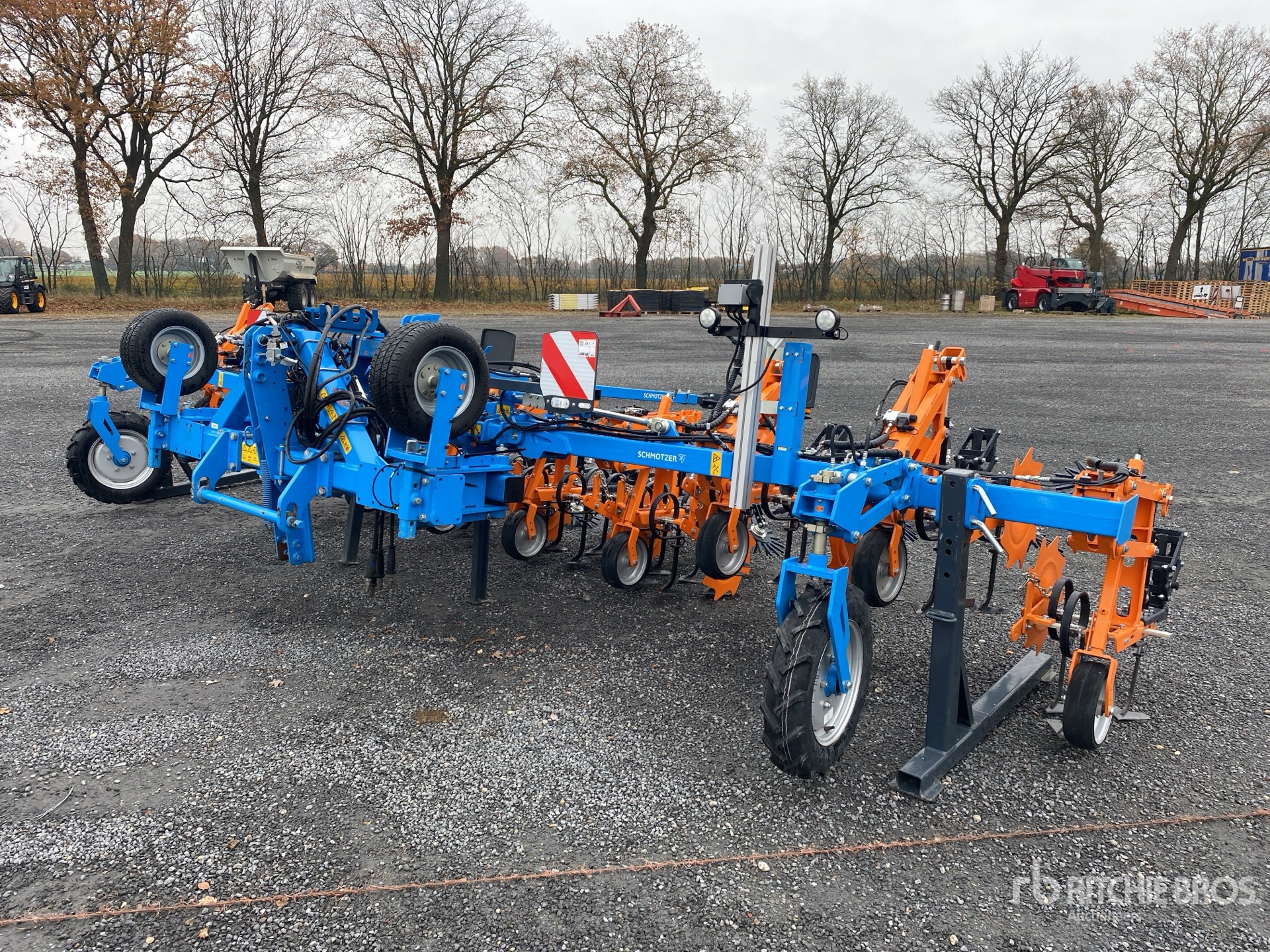 General Appearance with Foto, angolo anteriore sinistro