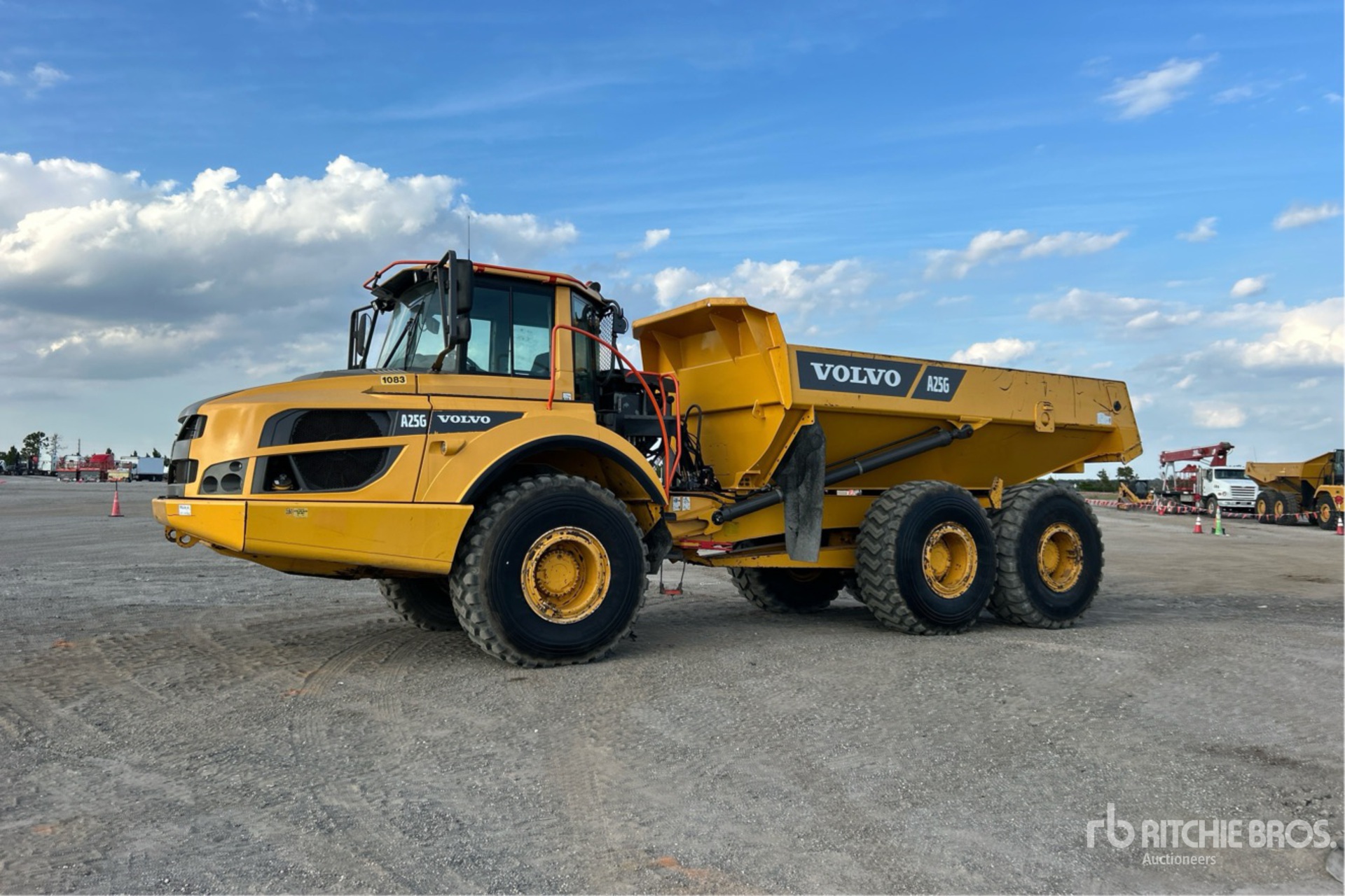 General Appearance with Foto, angolo anteriore sinistro