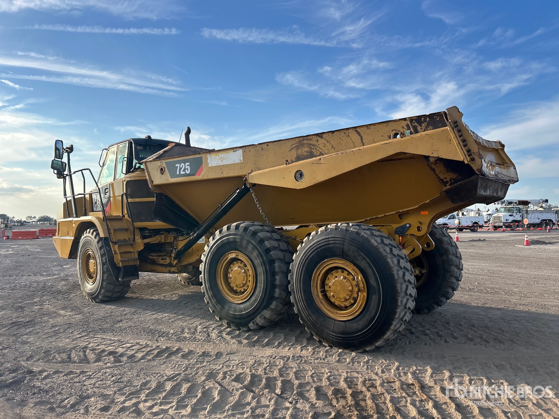 General Appearance with Foto, angolo posteriore sinistro