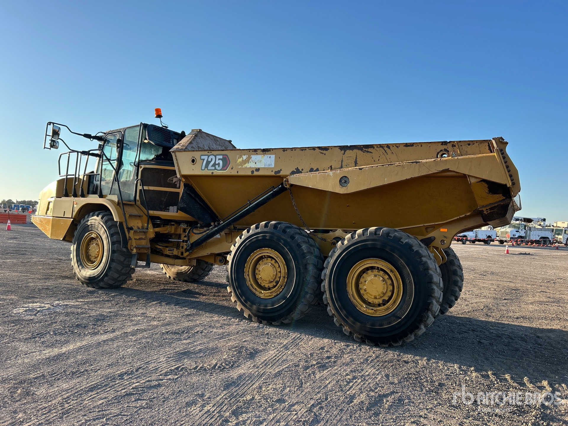 General Appearance with Foto, angolo posteriore sinistro