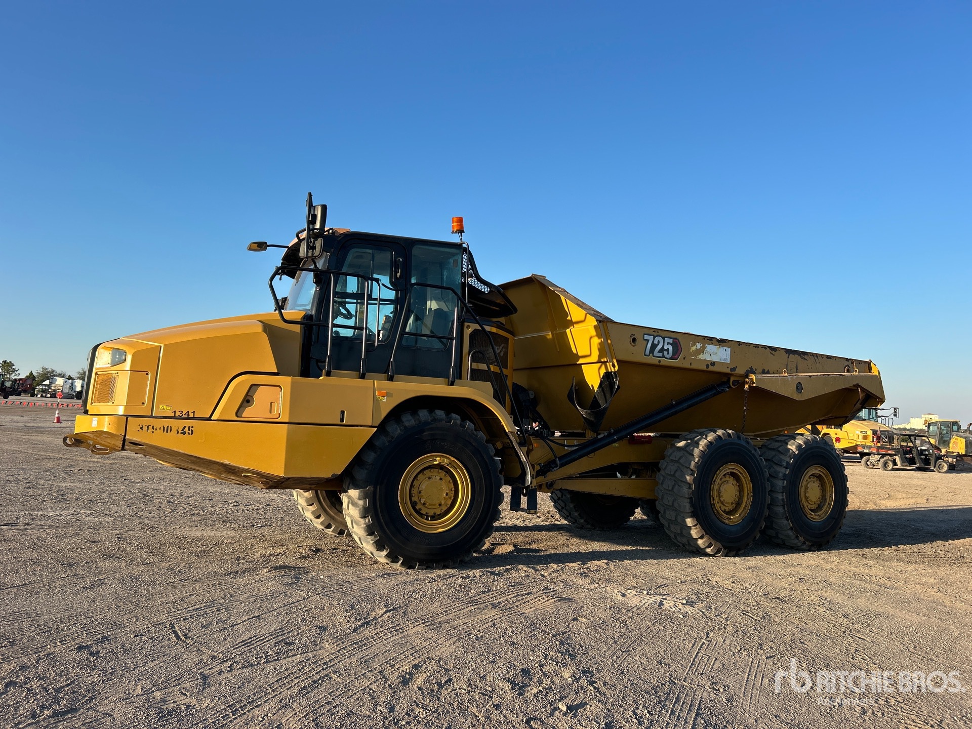 General Appearance with Foto, angolo anteriore sinistro