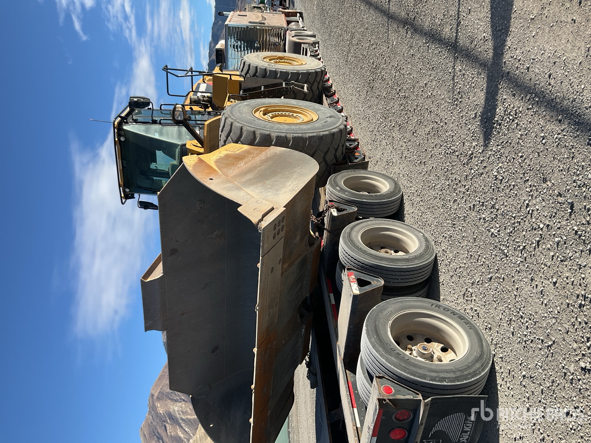 General Appearance with Foto, angolo anteriore sinistro