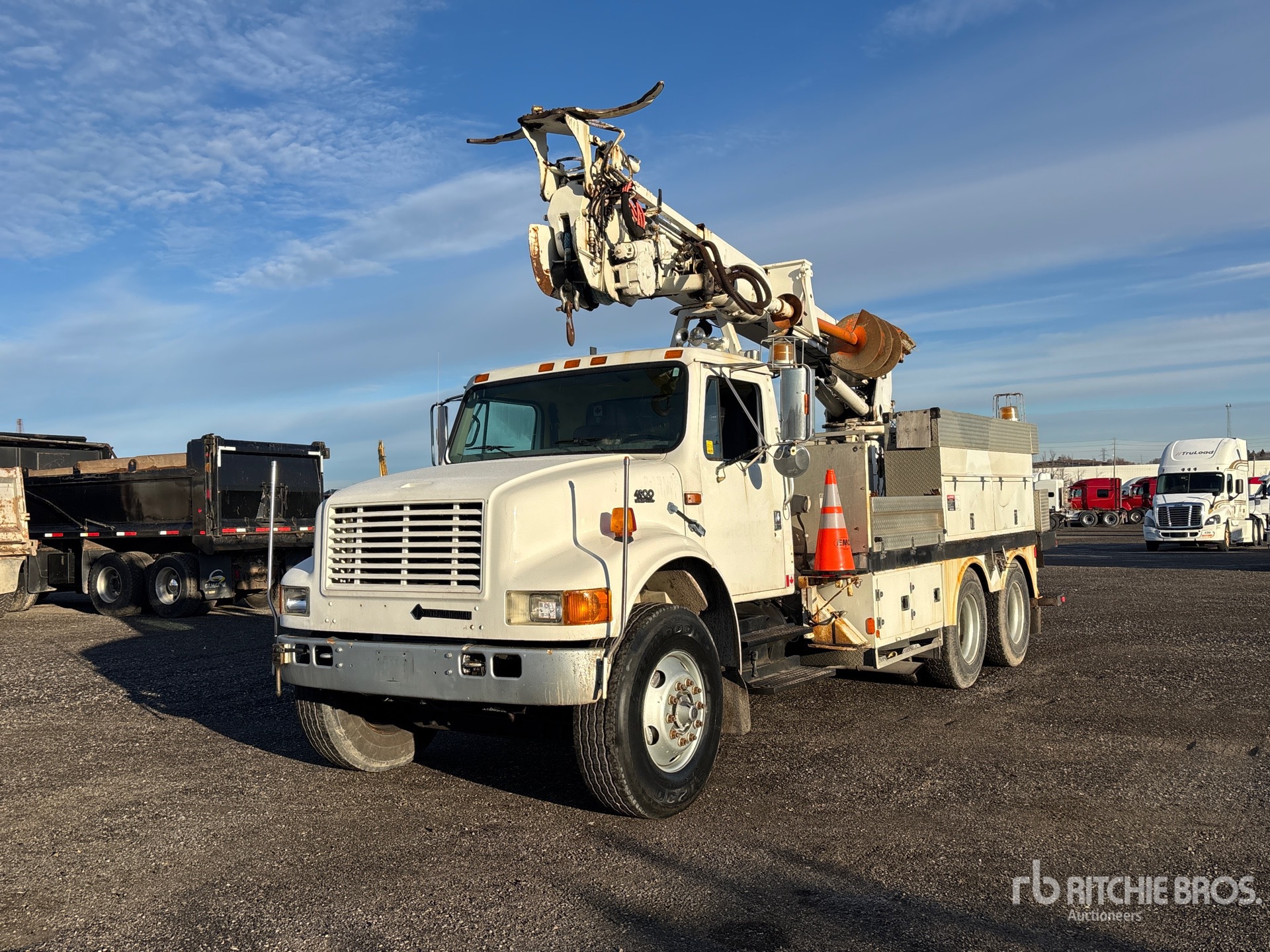 General Appearance with Picture, Left Front Corner