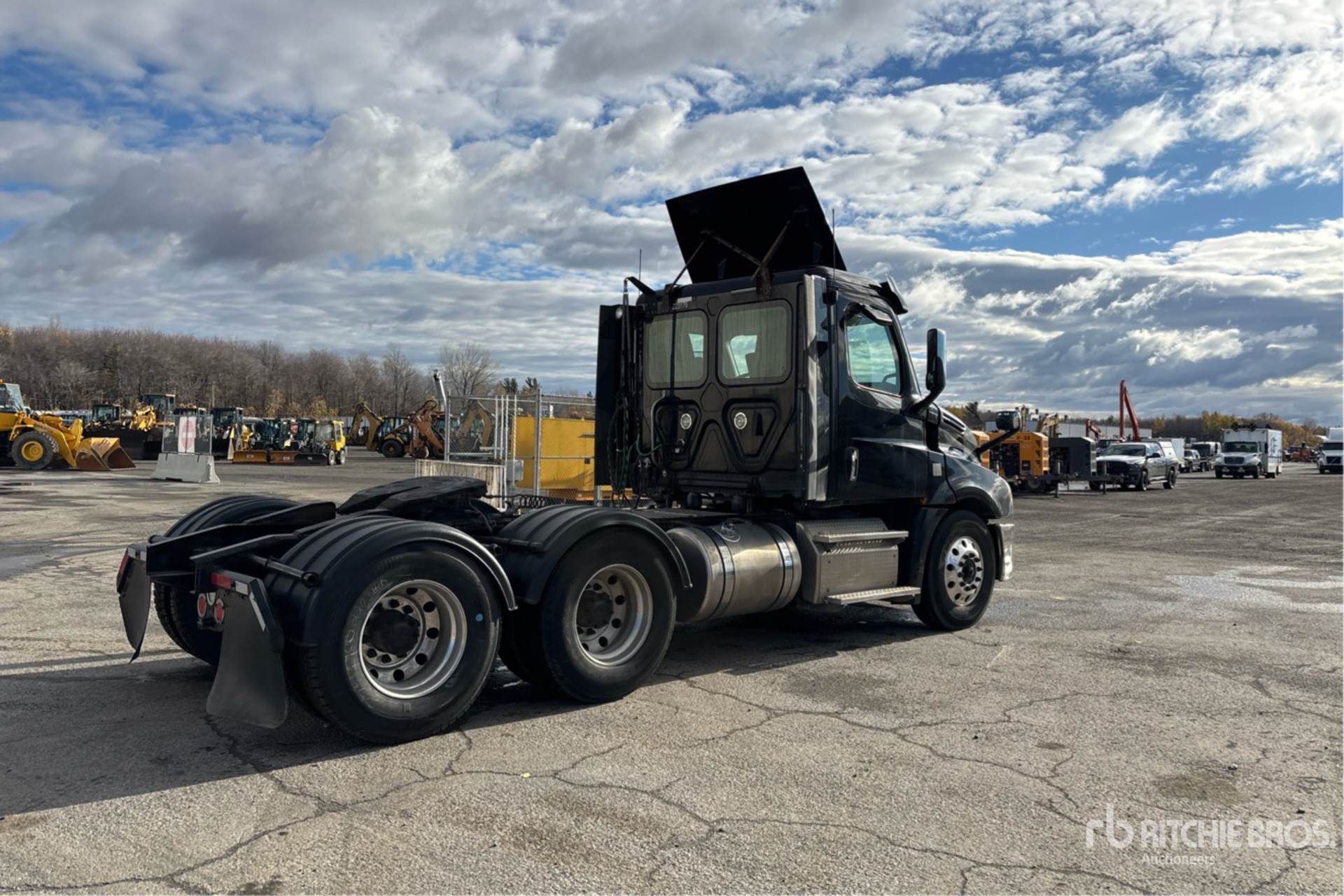 General Appearance with Foto, angolo anteriore sinistro