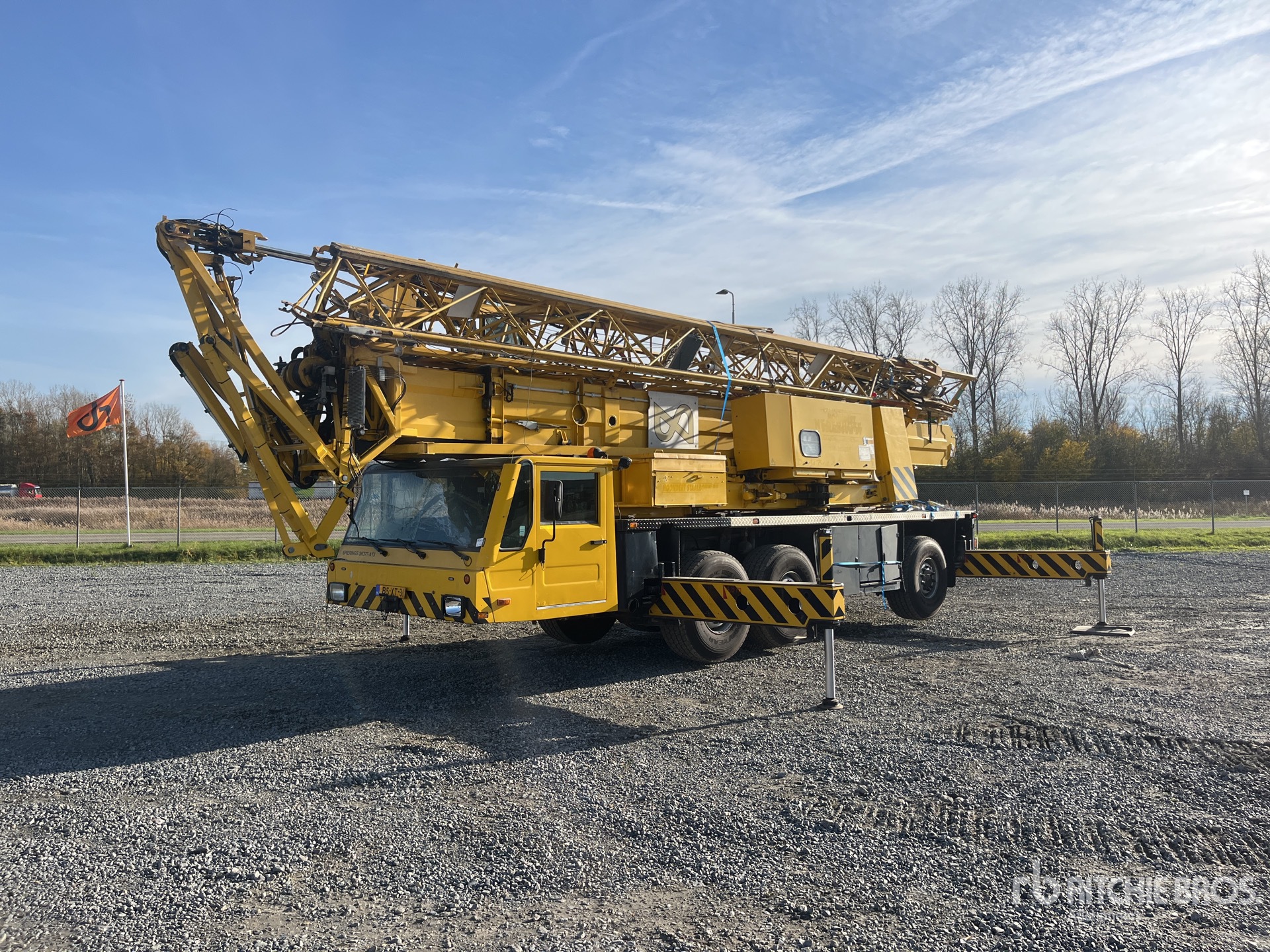 General Appearance with Bild, Ecke vorne links