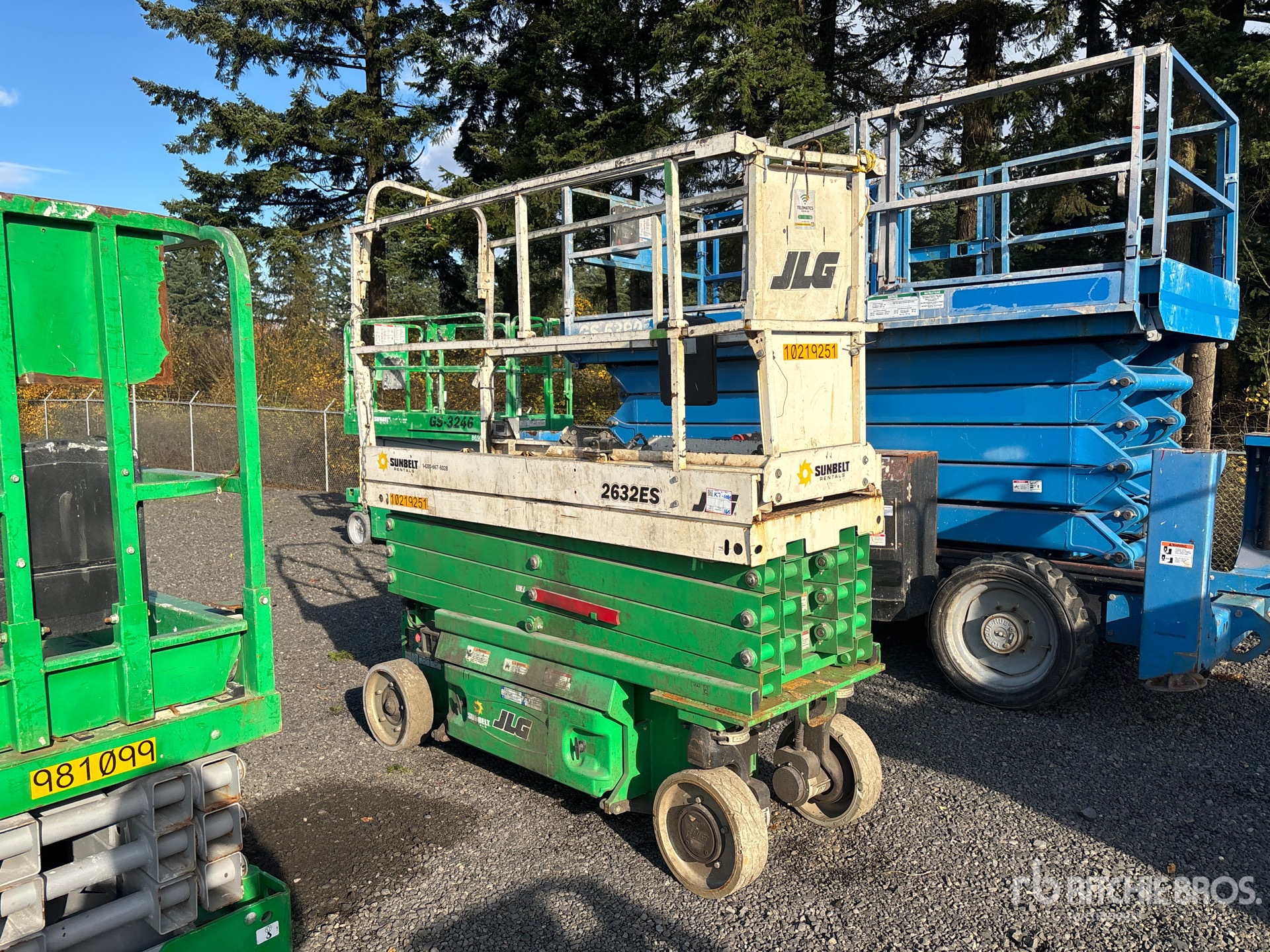 General Appearance with Picture, Right Front Corner