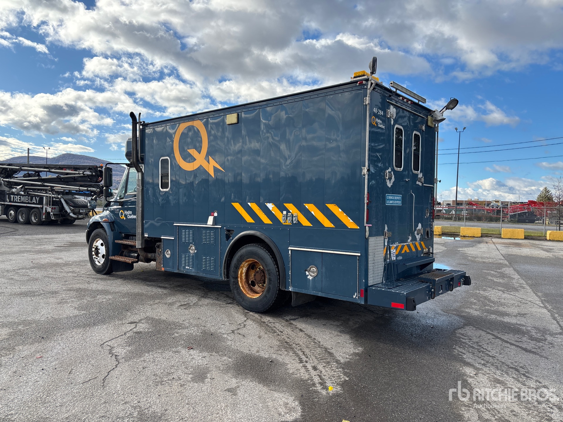 General Appearance with Picture, Left Rear Corner