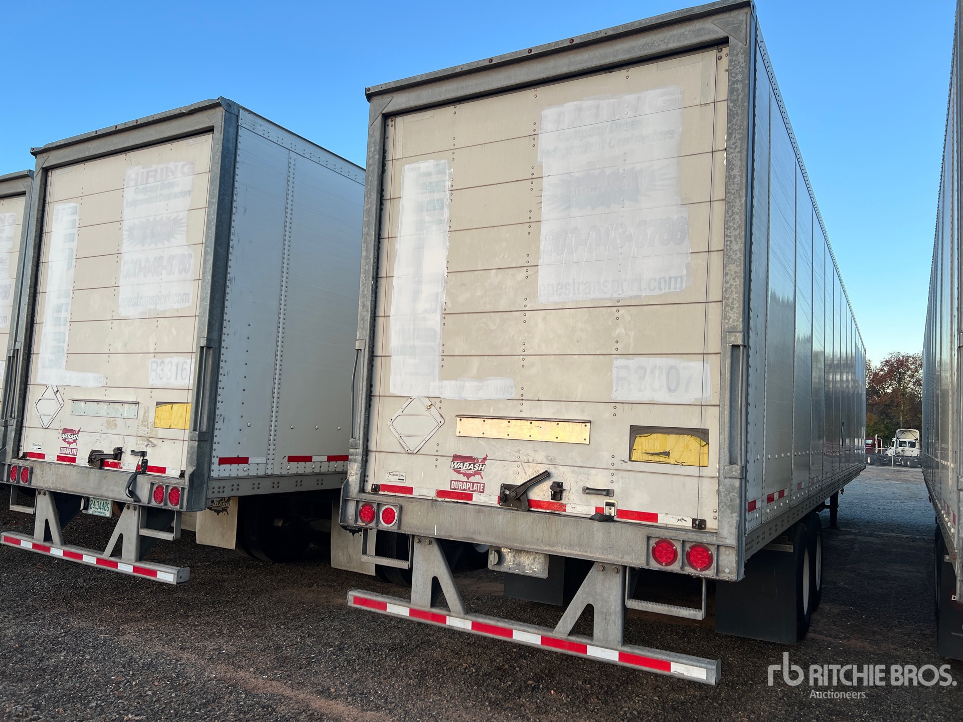 Aspect général with Image, coin arrière droit