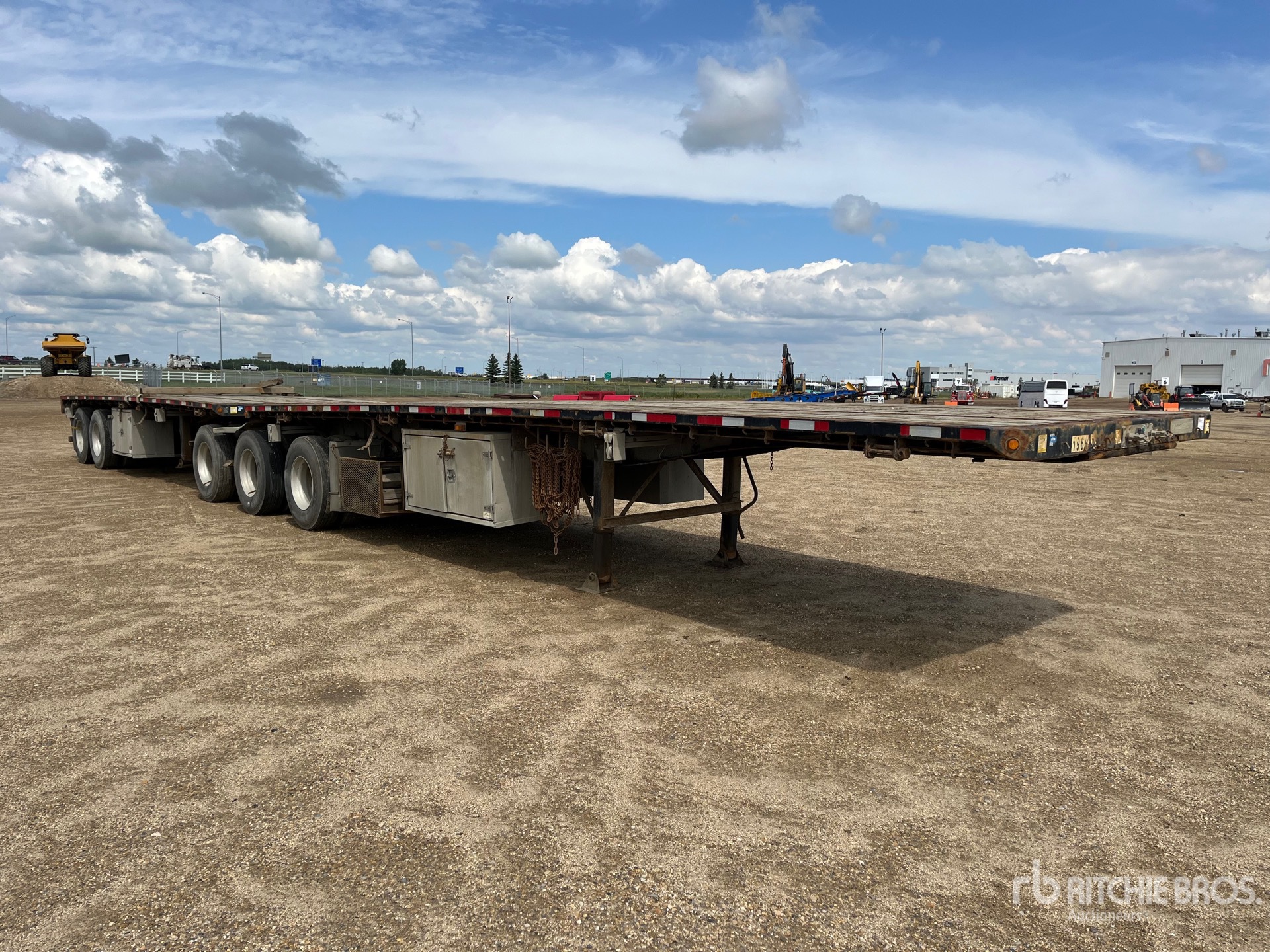 General Appearance with Bild, Ecke vorne rechts