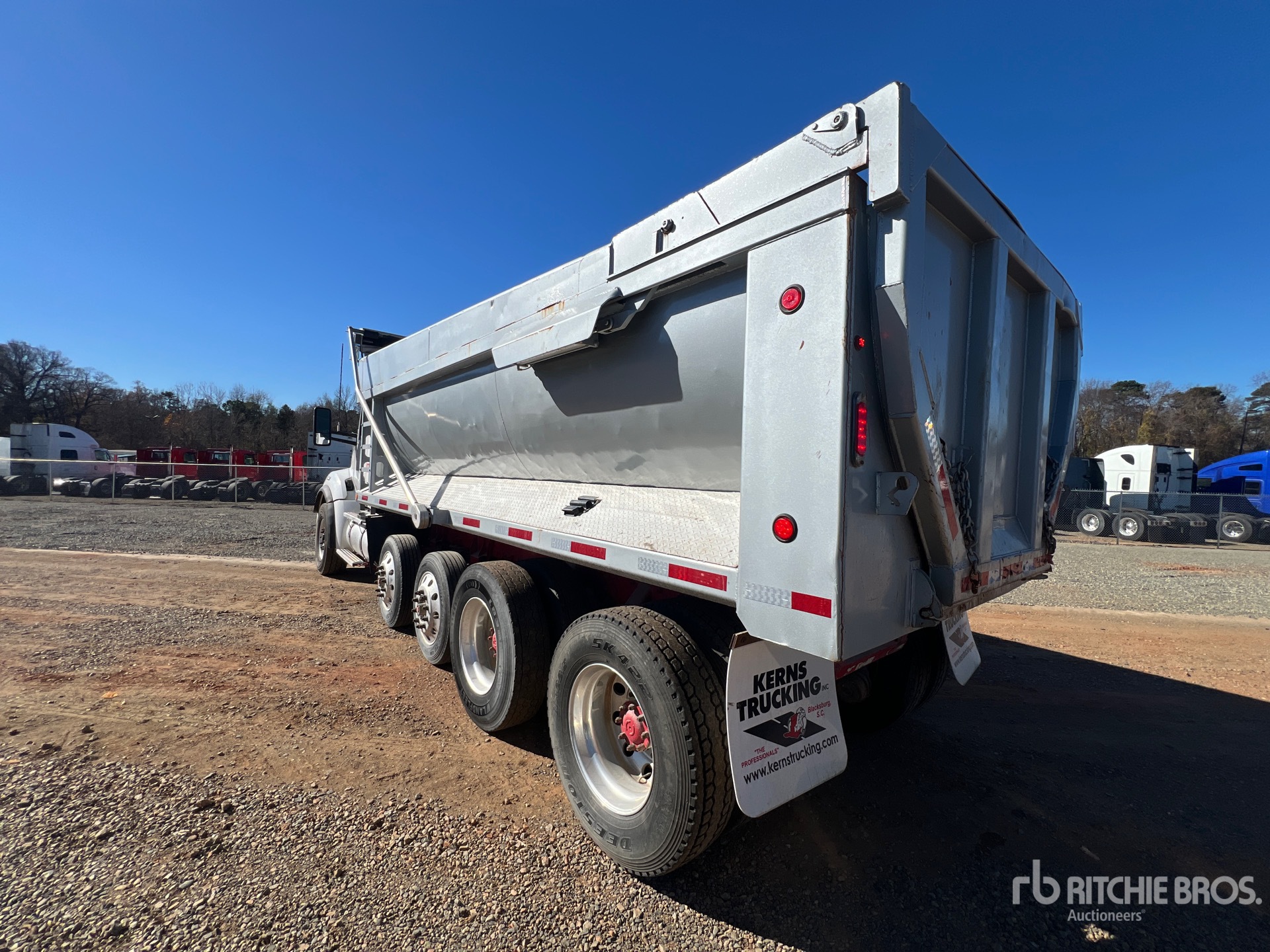 General Appearance with Bild, Ecke hinten links