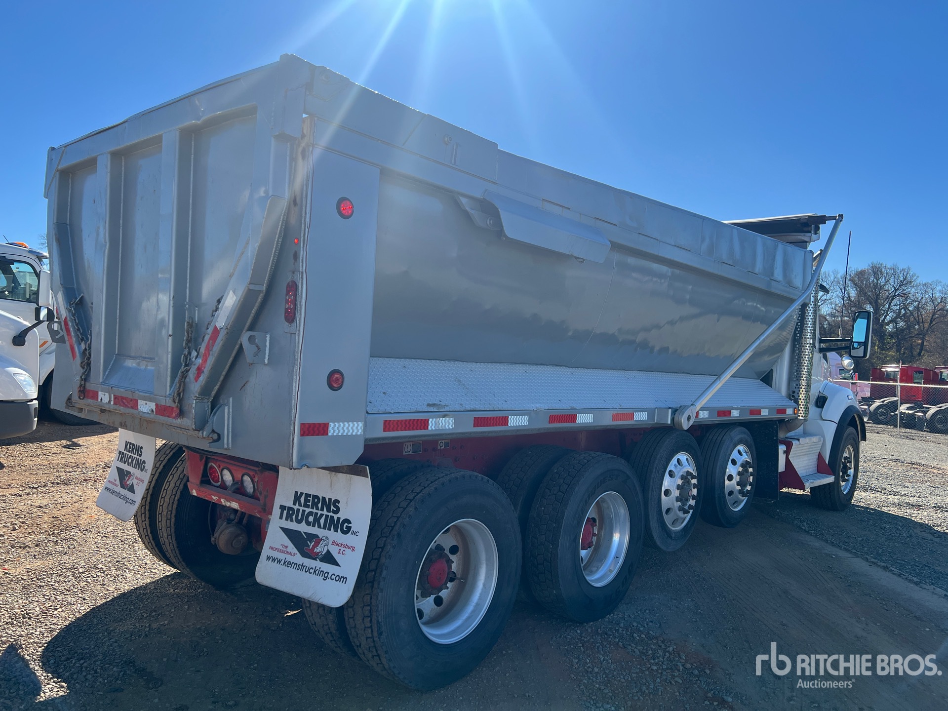 General Appearance with Bild, Ecke hinten rechts