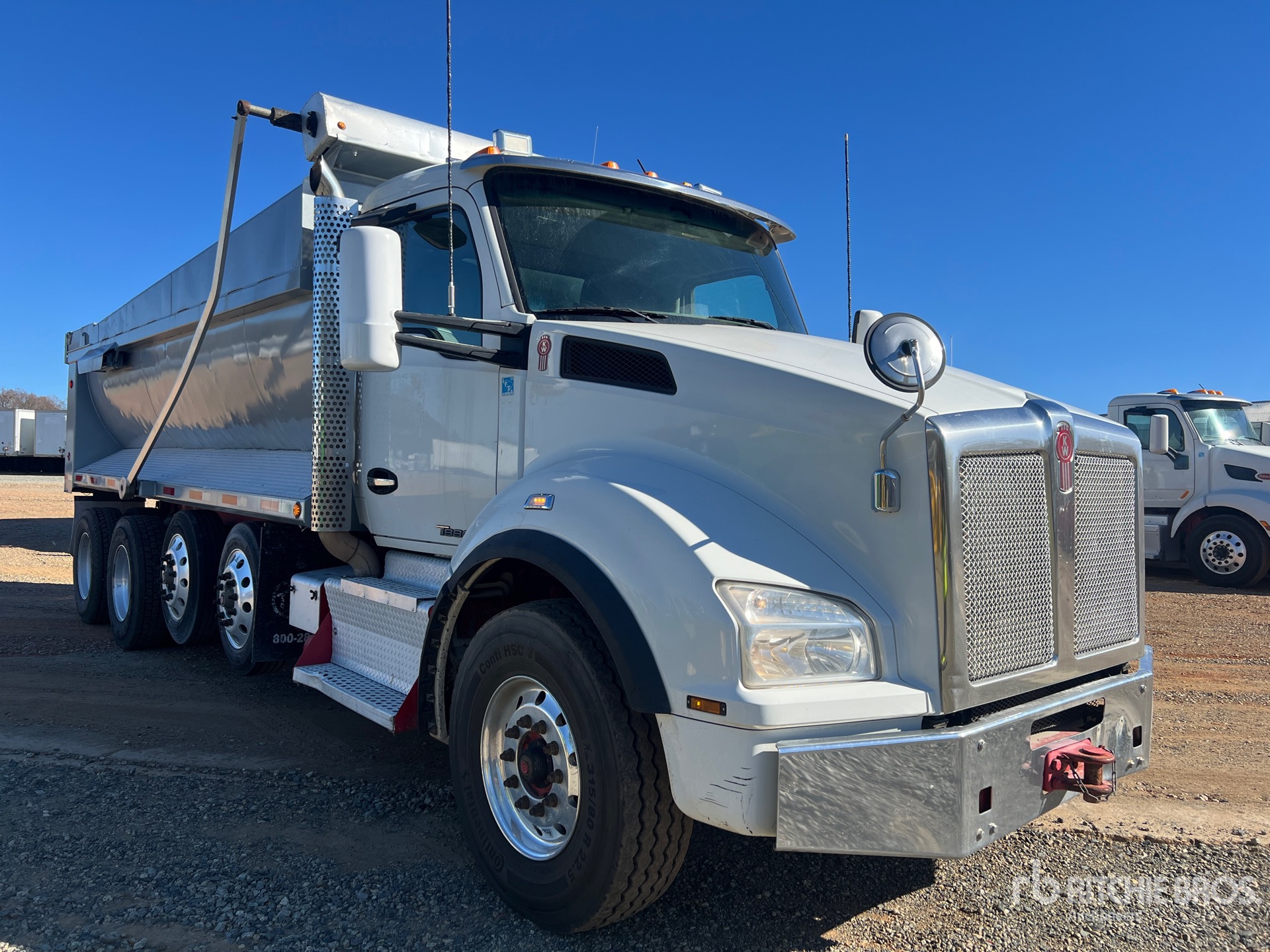 General Appearance with Bild, Ecke vorne rechts