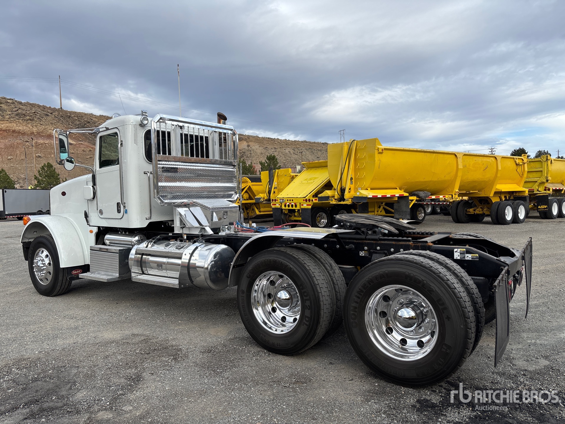 General Appearance with Foto, angolo posteriore sinistro