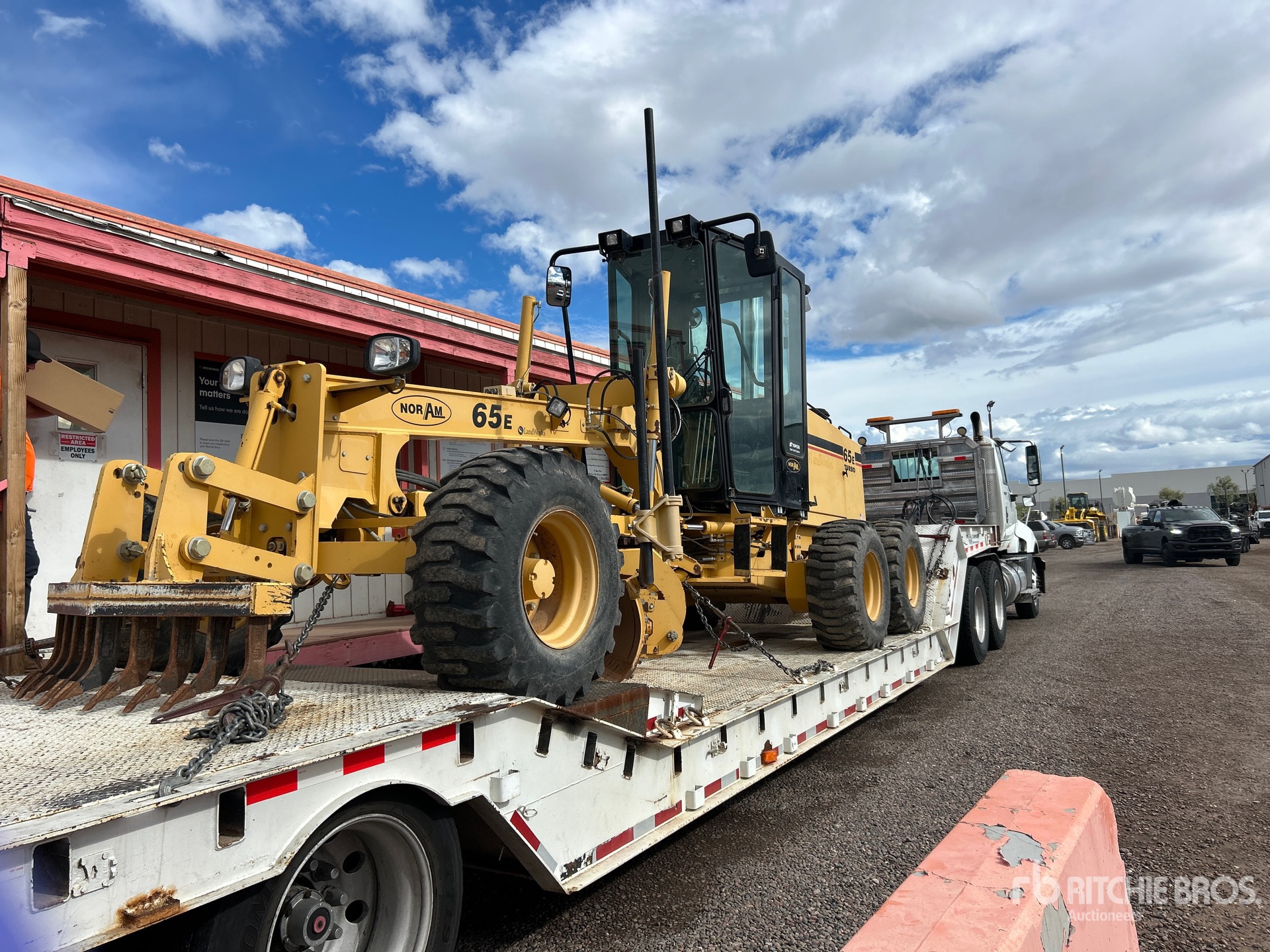 General Appearance with Featured Photo