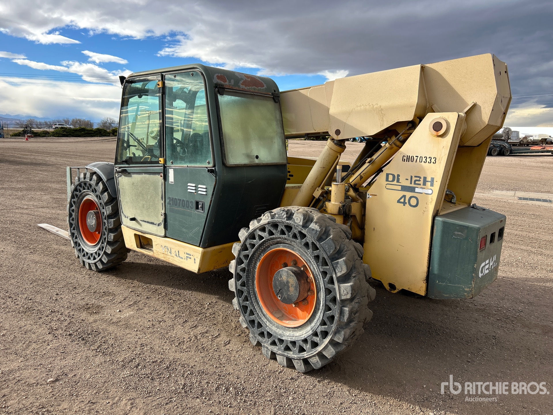 General Appearance with Foto, angolo posteriore sinistro