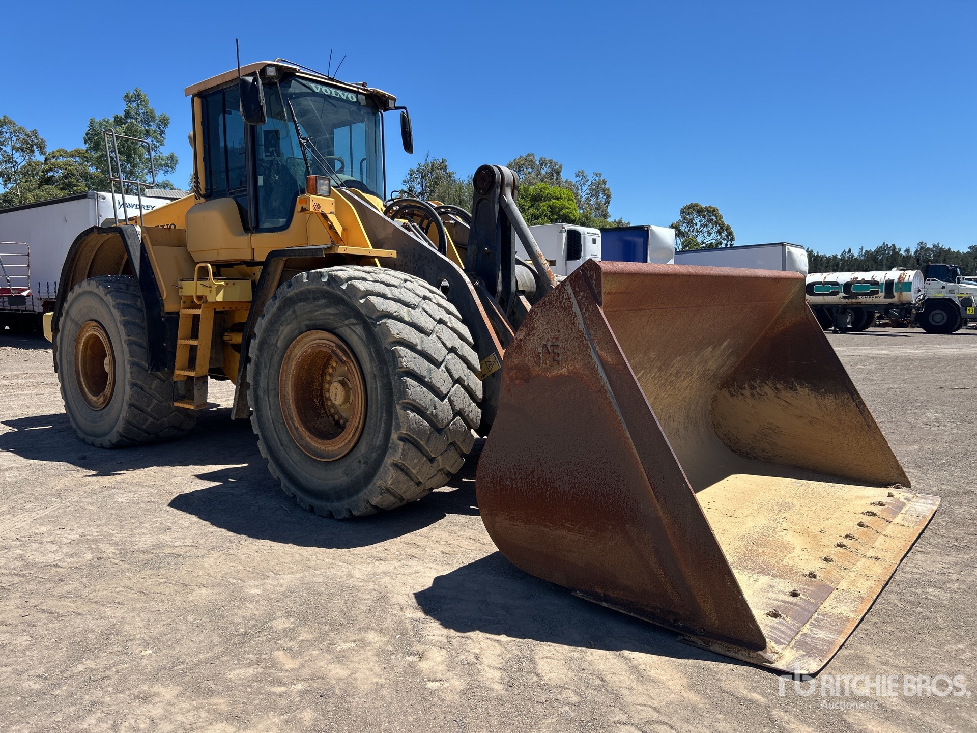 General Appearance with Picture, Right Front Corner