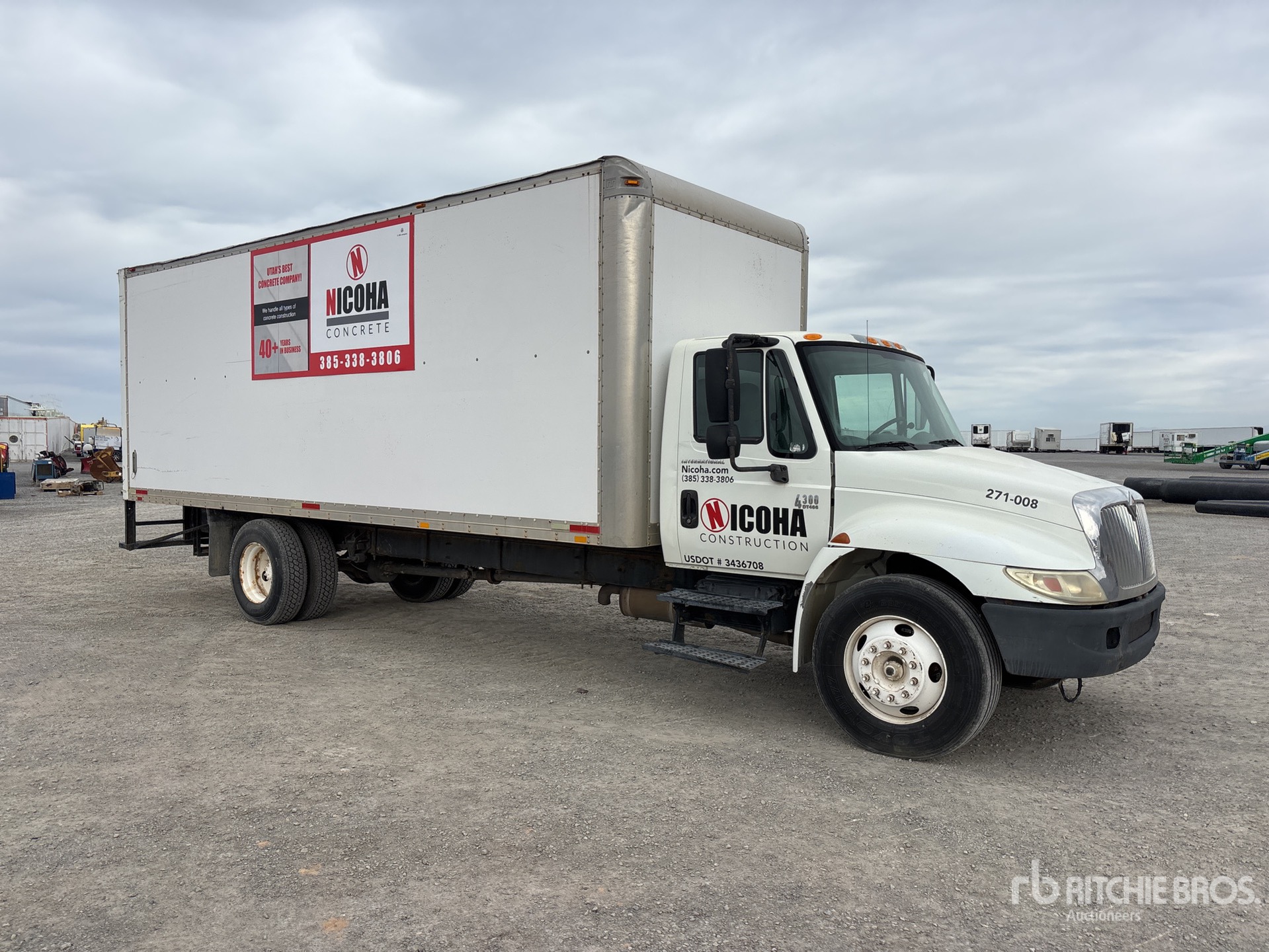 General Appearance with Bild, Ecke vorne rechts