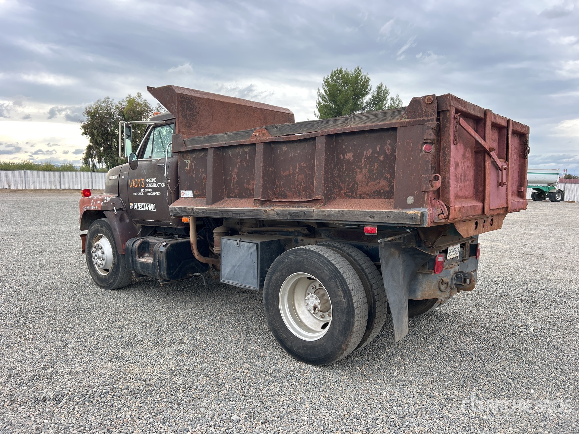 General Appearance with Picture, Left Rear Corner