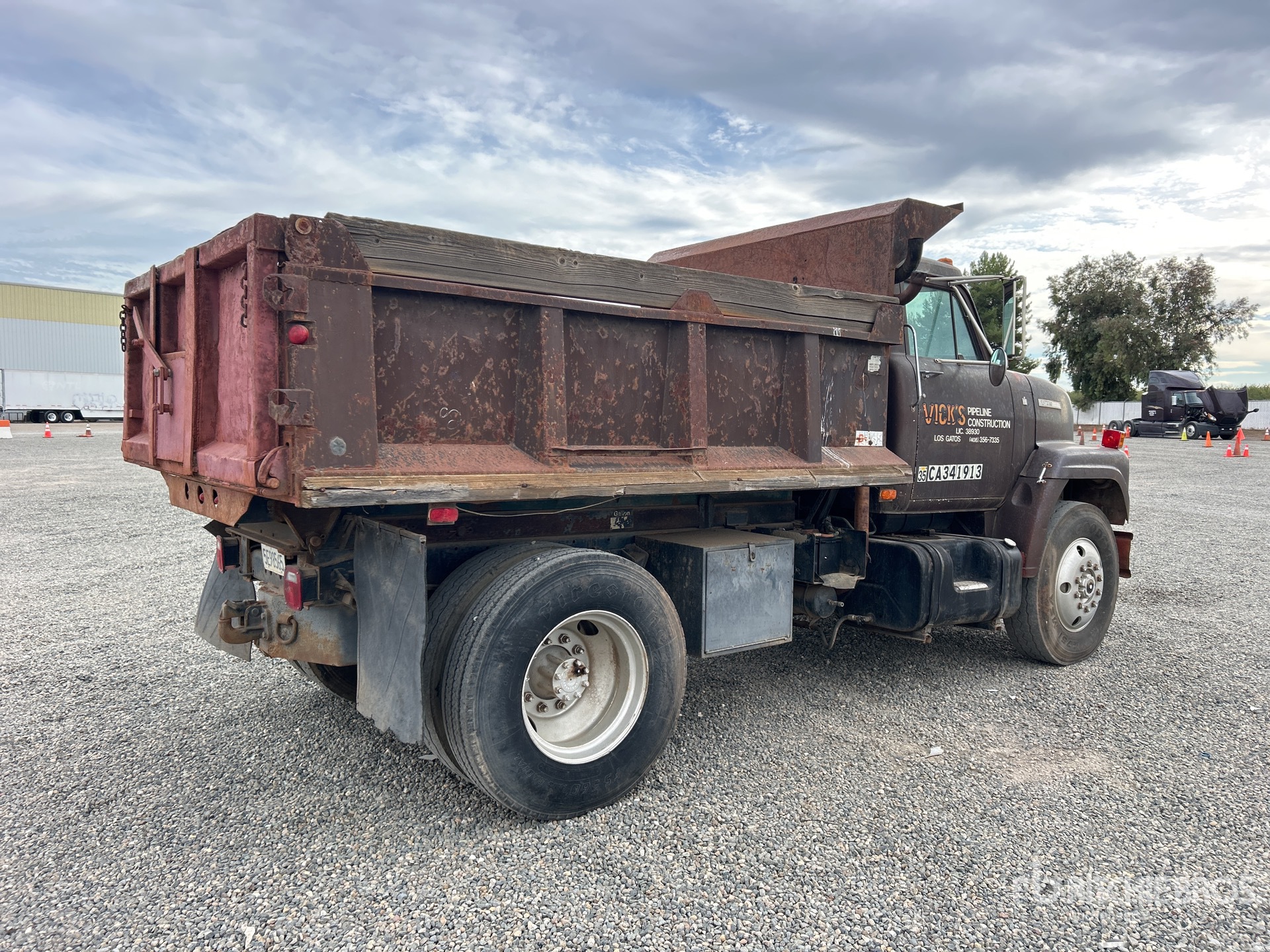 General Appearance with Picture, Right Rear Corner