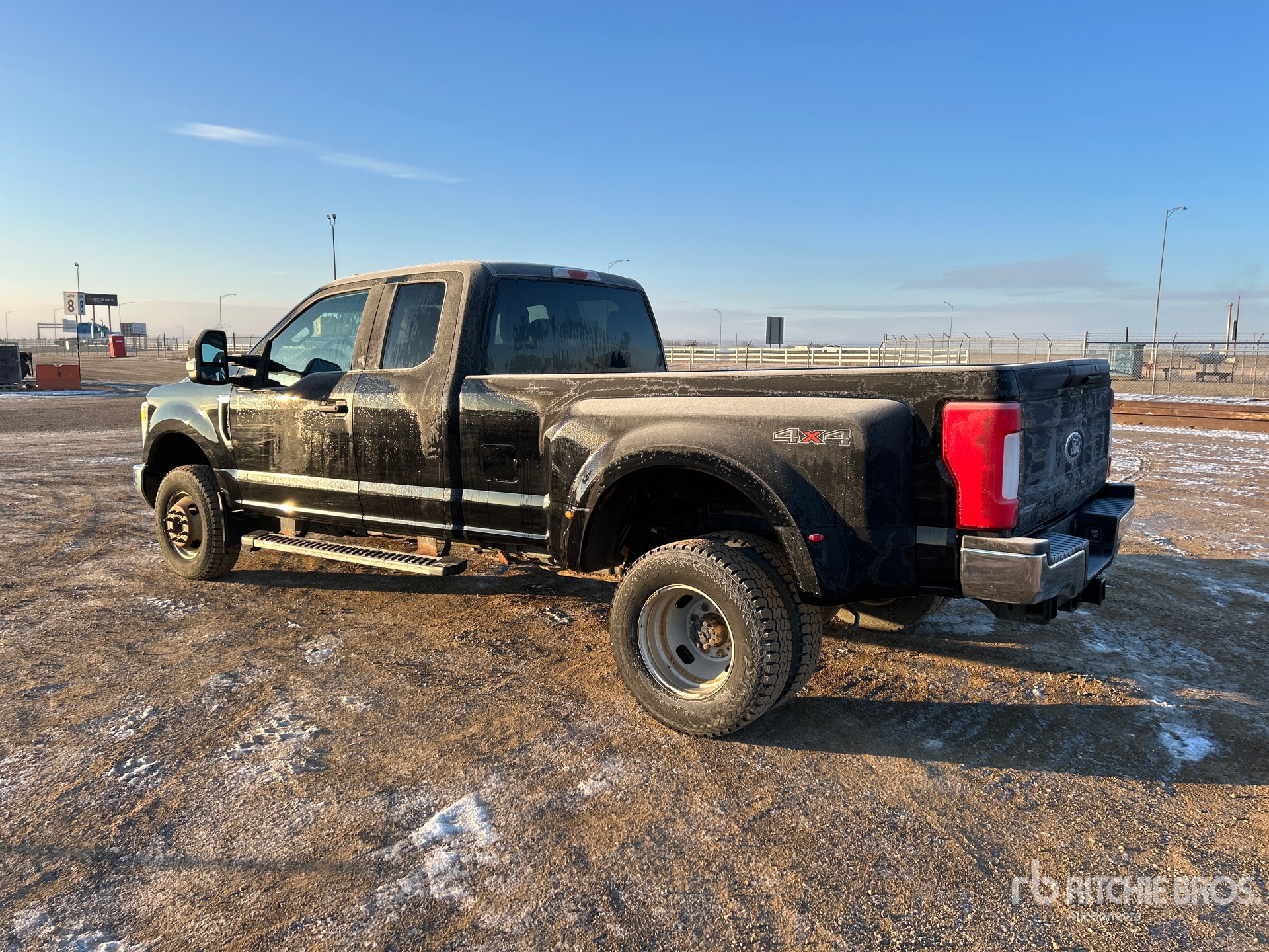 General Appearance with Foto, angolo posteriore sinistro