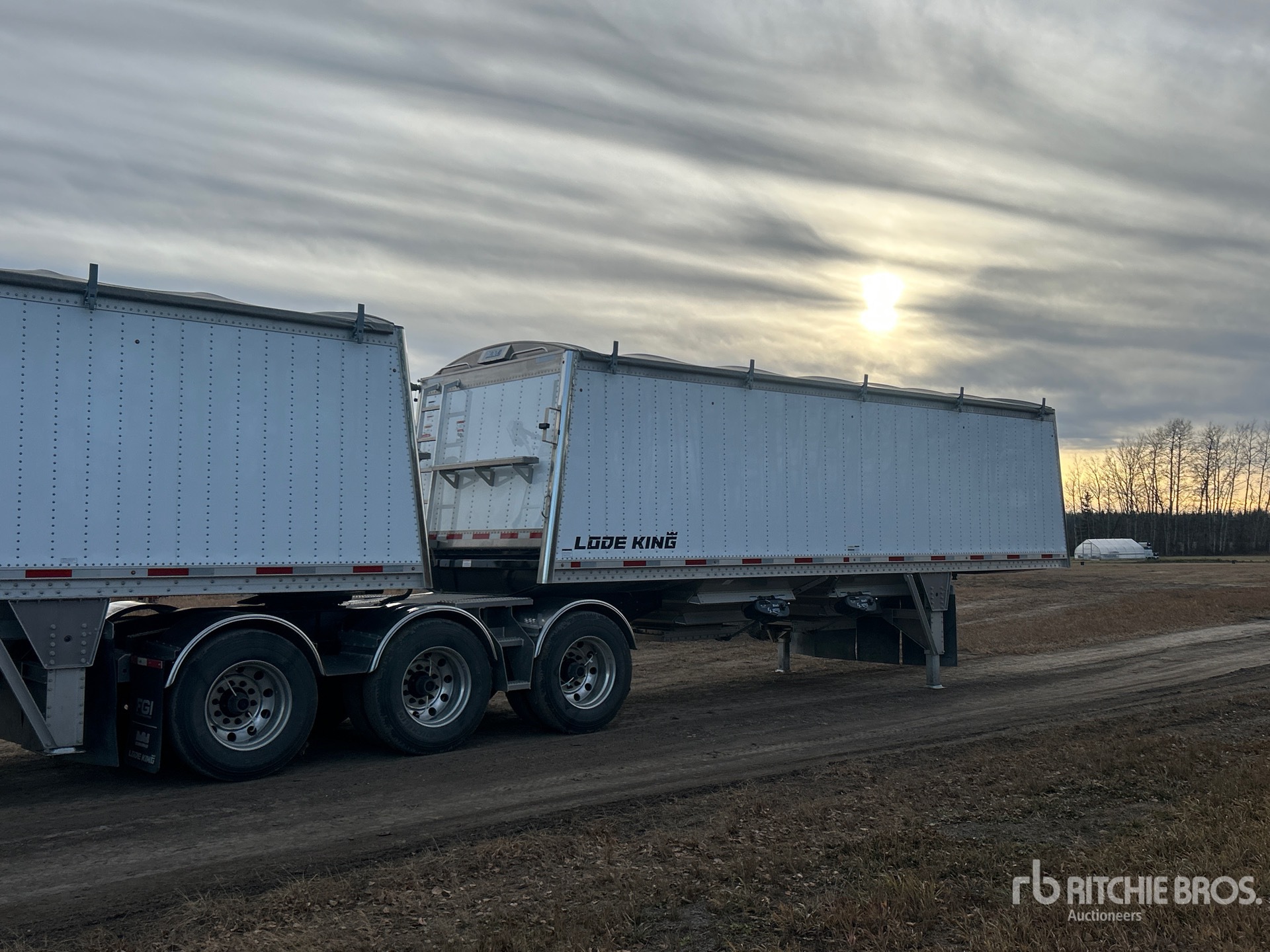 Aspect général with Image, coin arrière droit