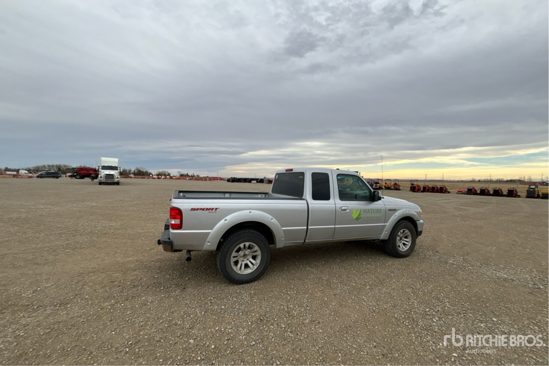Aspect général with Image, coin arrière droit