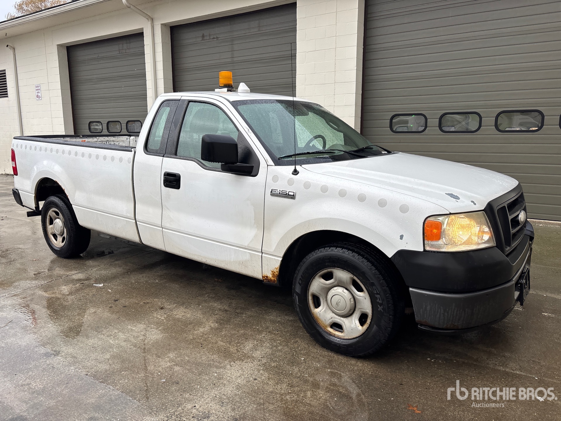 General Appearance with Bild, Ecke vorne rechts