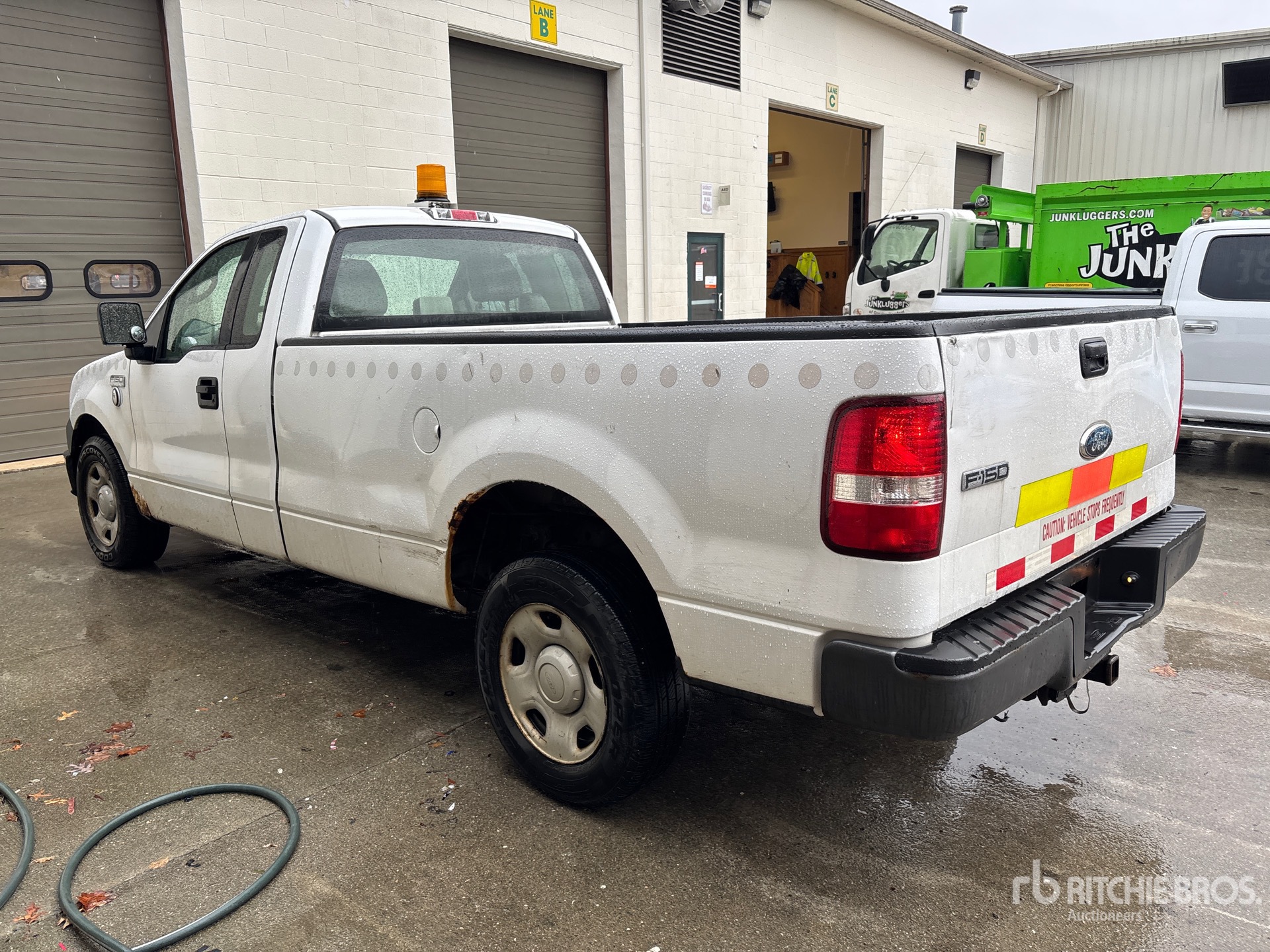 General Appearance with Bild, Ecke hinten links