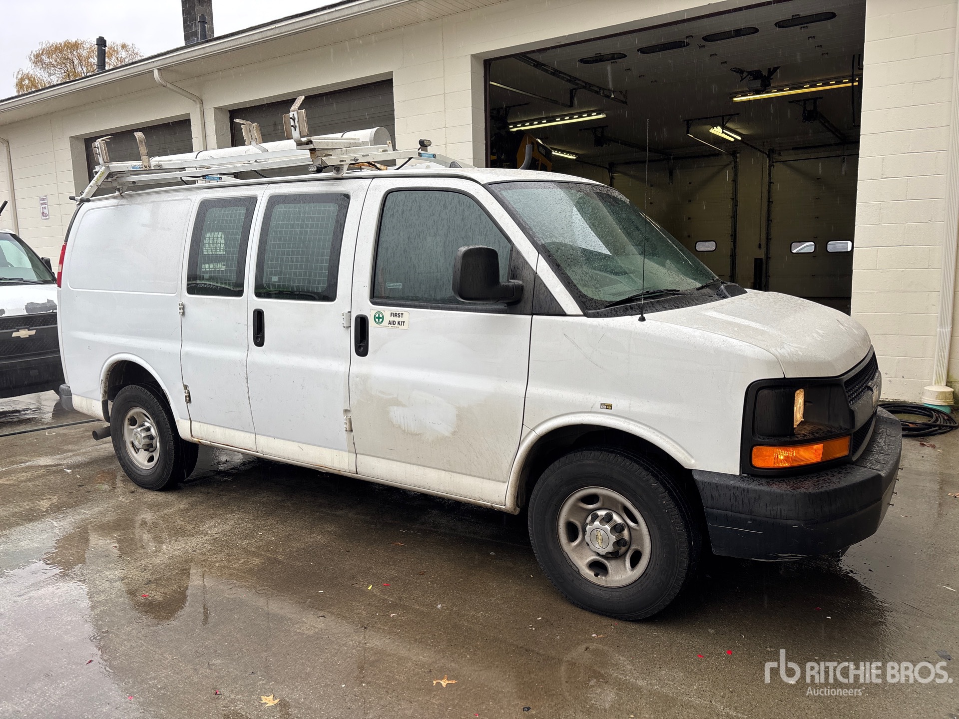 Aspect général with Image, coin avant droit