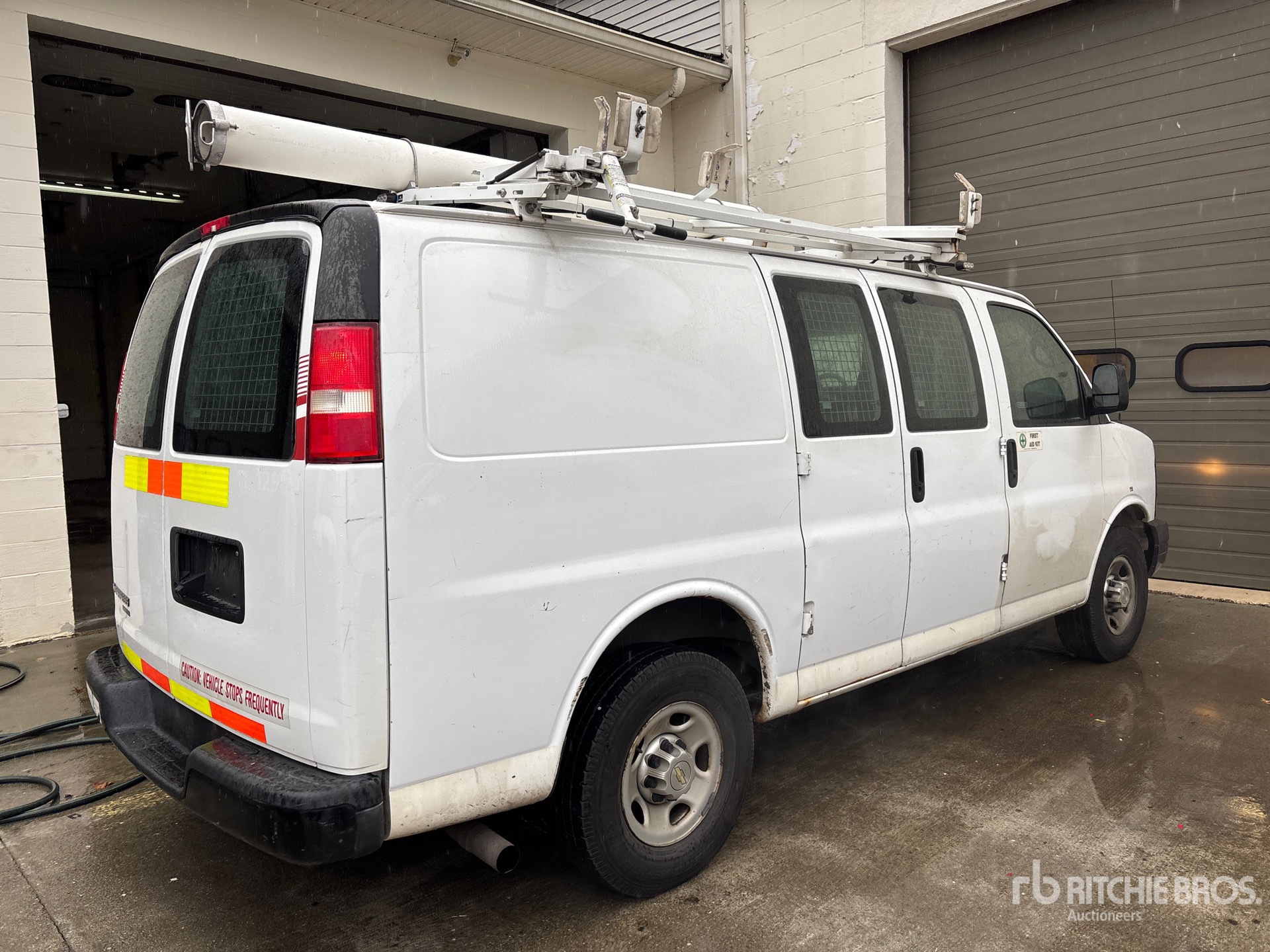 Aspect général with Image, coin arrière droit