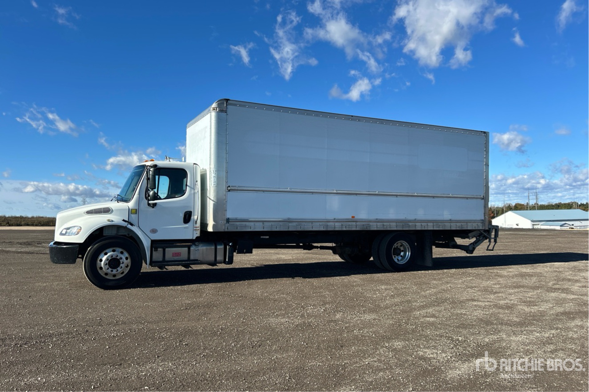 General Appearance with Bild, Ecke vorne links