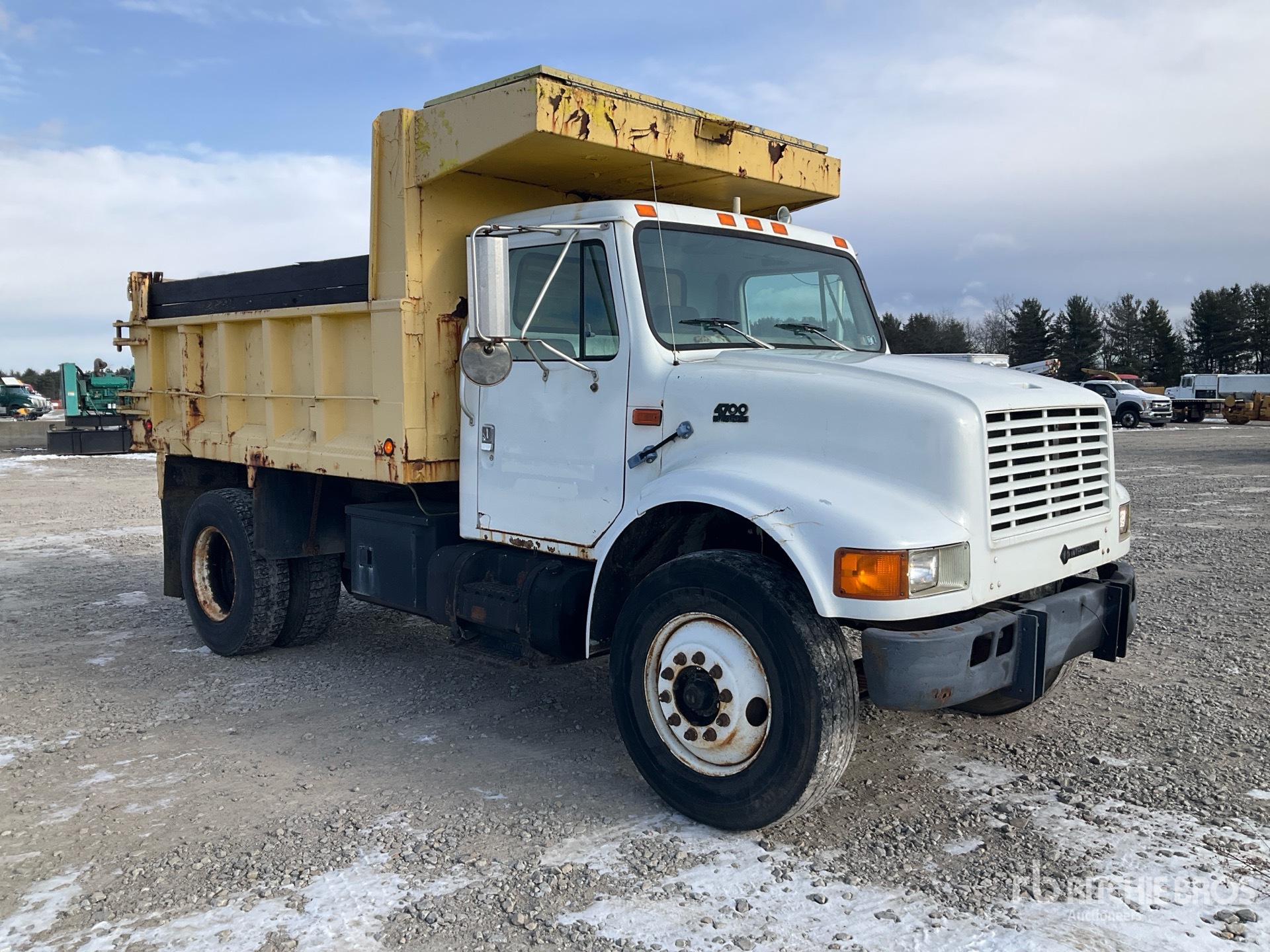 General Appearance with Bild, Ecke vorne rechts