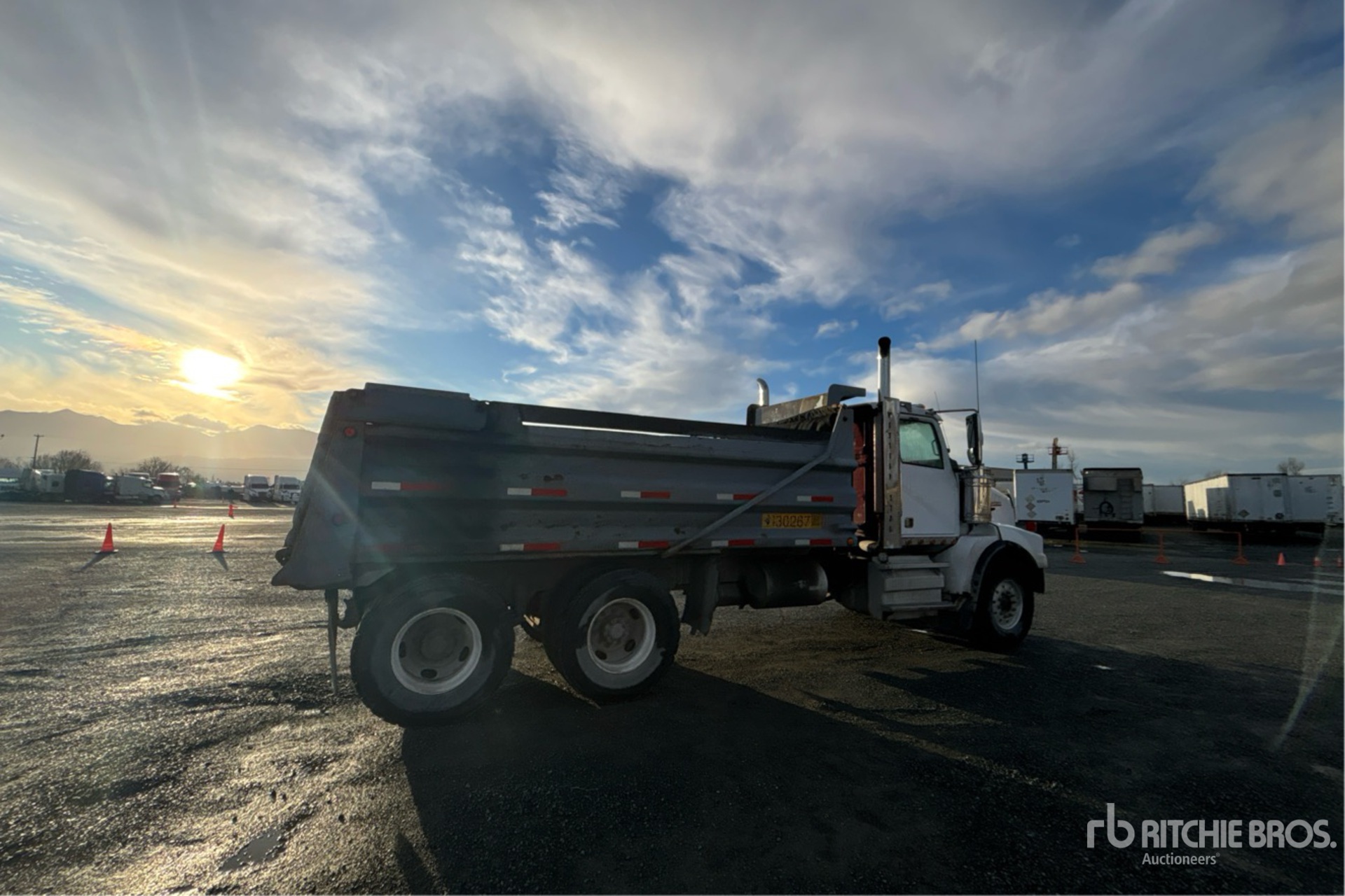 General Appearance with Foto, angolo anteriore sinistro